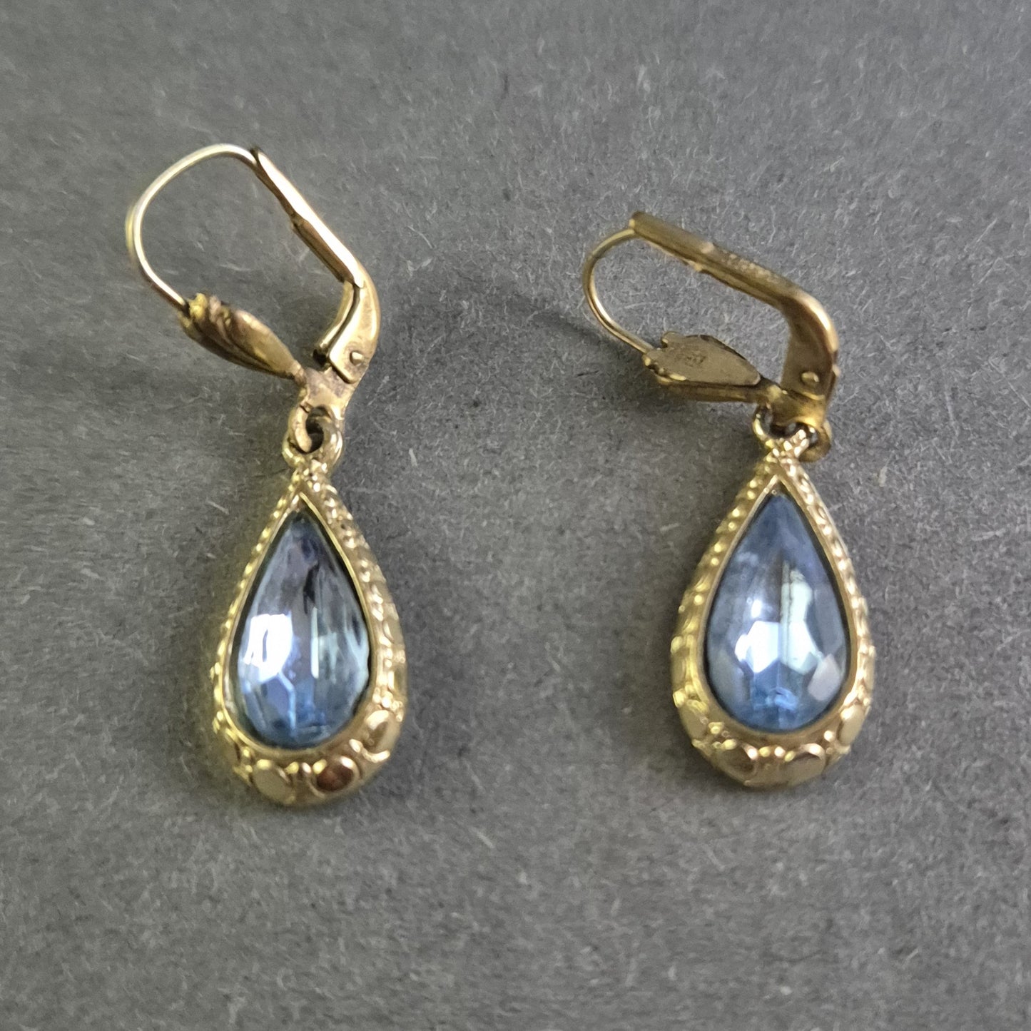 Elegante Vintage-Ohrringe – Tropfendesign mit blauen Schmucksteinen