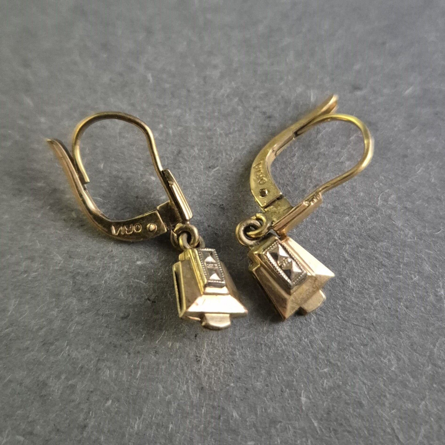 Vintage-Ohrringe aus Gold mit geometrischem Design – Stilvolle Handwerkskunst