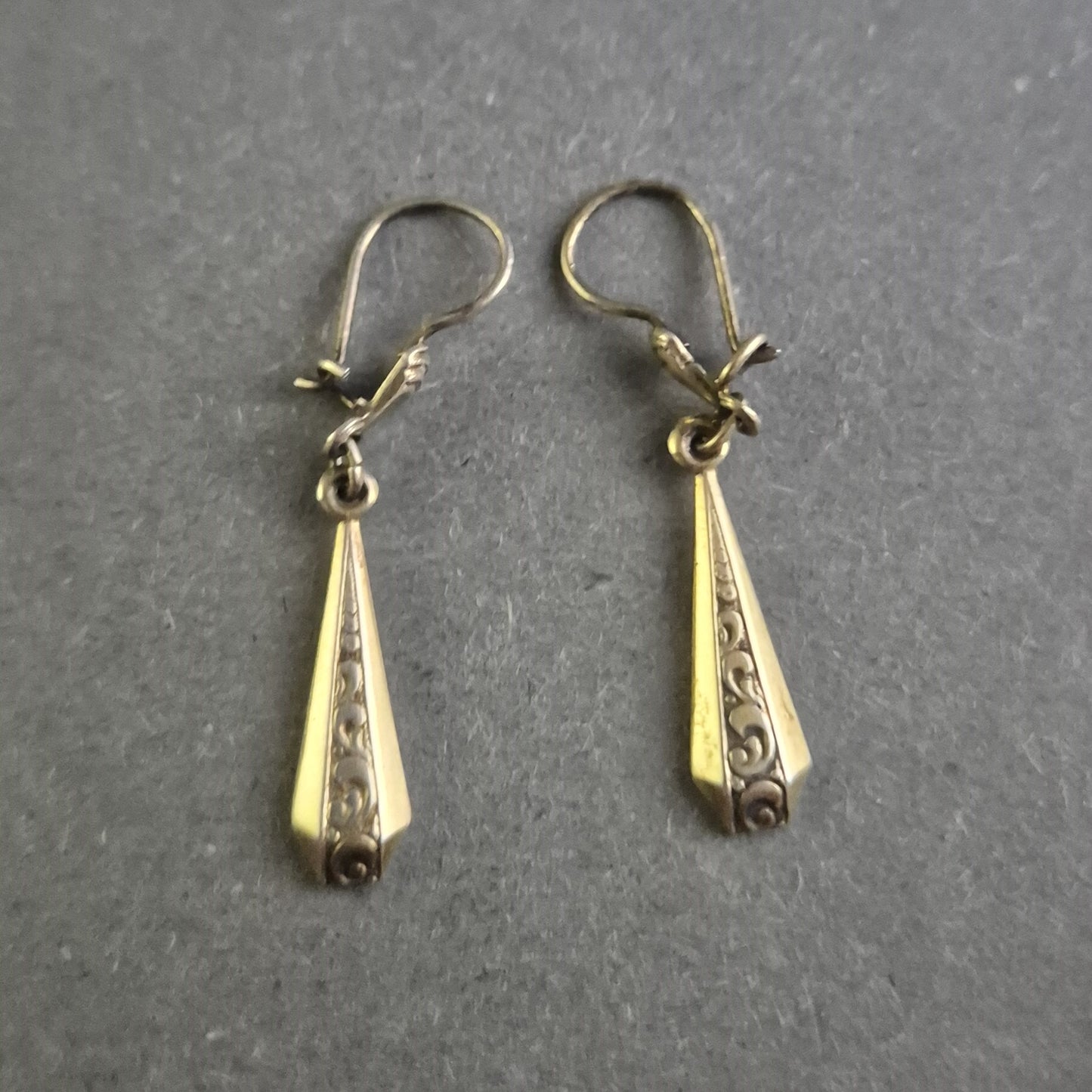 Elegante Vintage-Ohrringe aus 835 Silber – Klassische Tropfenform mit Gravuren