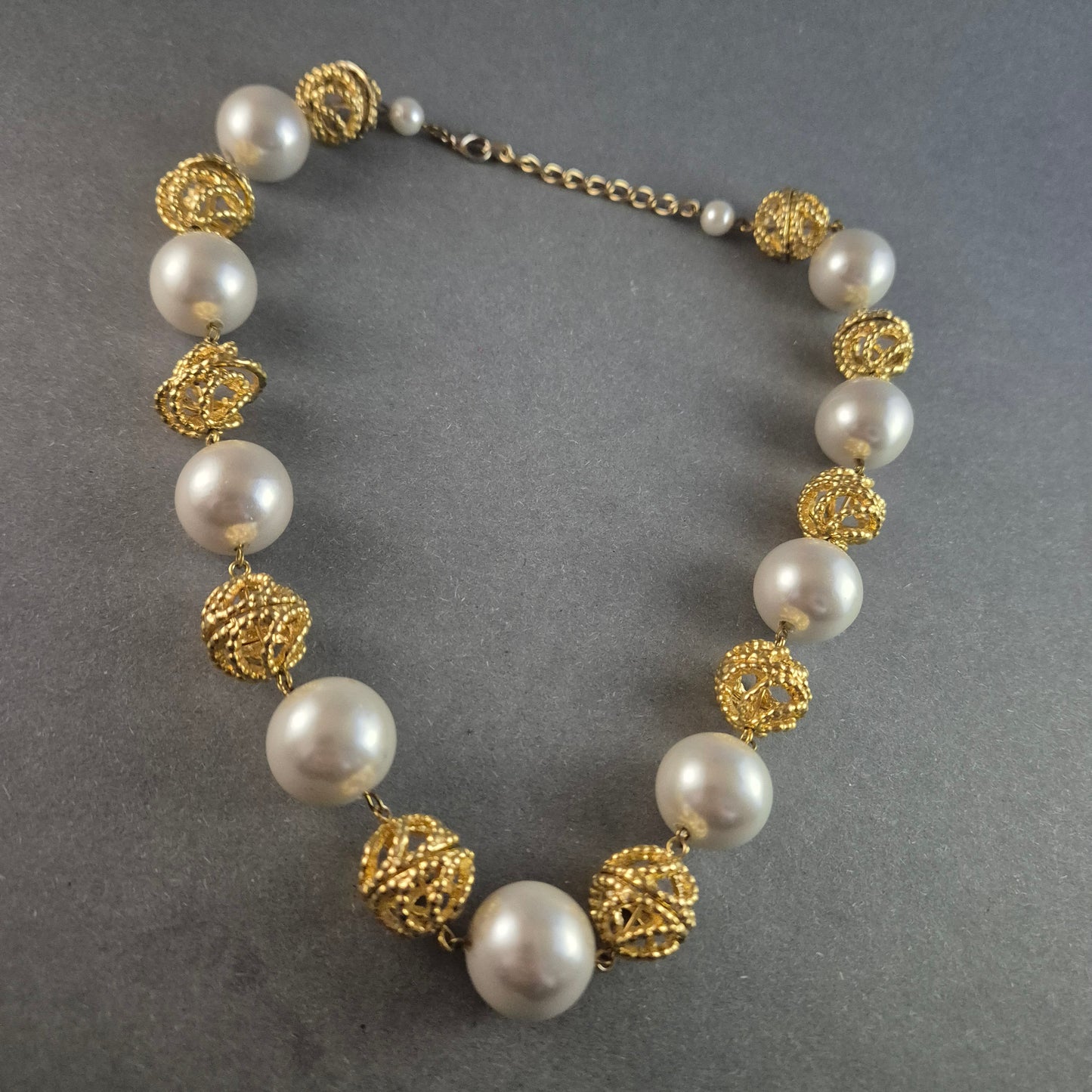 Exklusive Vintage-Perlenkette – Eleganter Gold-Look mit filigranen Akzenten