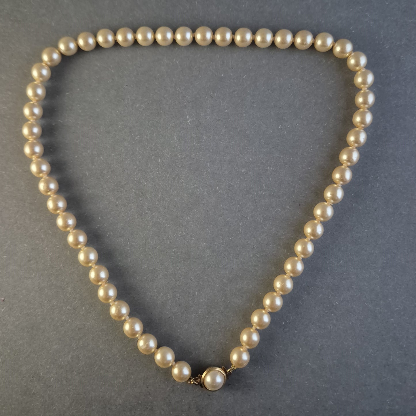 Klassische Vintage-Perlenkette – Zeitlose Eleganz mit edlem Goldverschluss