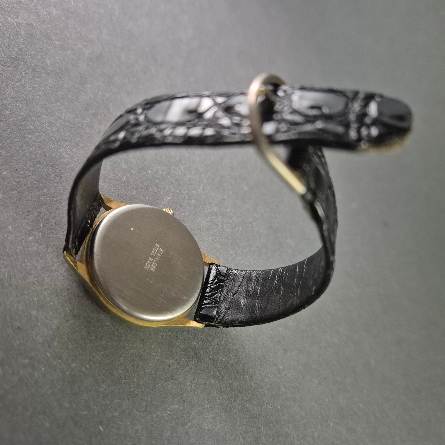 Elegante GK 1911 Herrenarmbanduhr – Klassisches Design mit römischen Ziffern