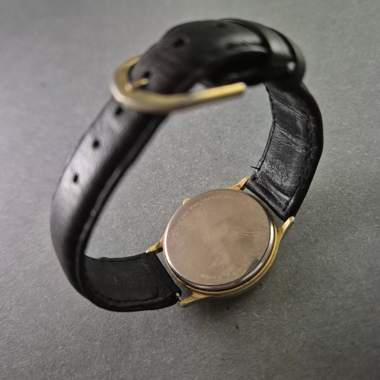 Klassische Lorus Herrenarmbanduhr – Elegantes Design mit römischen Ziffern