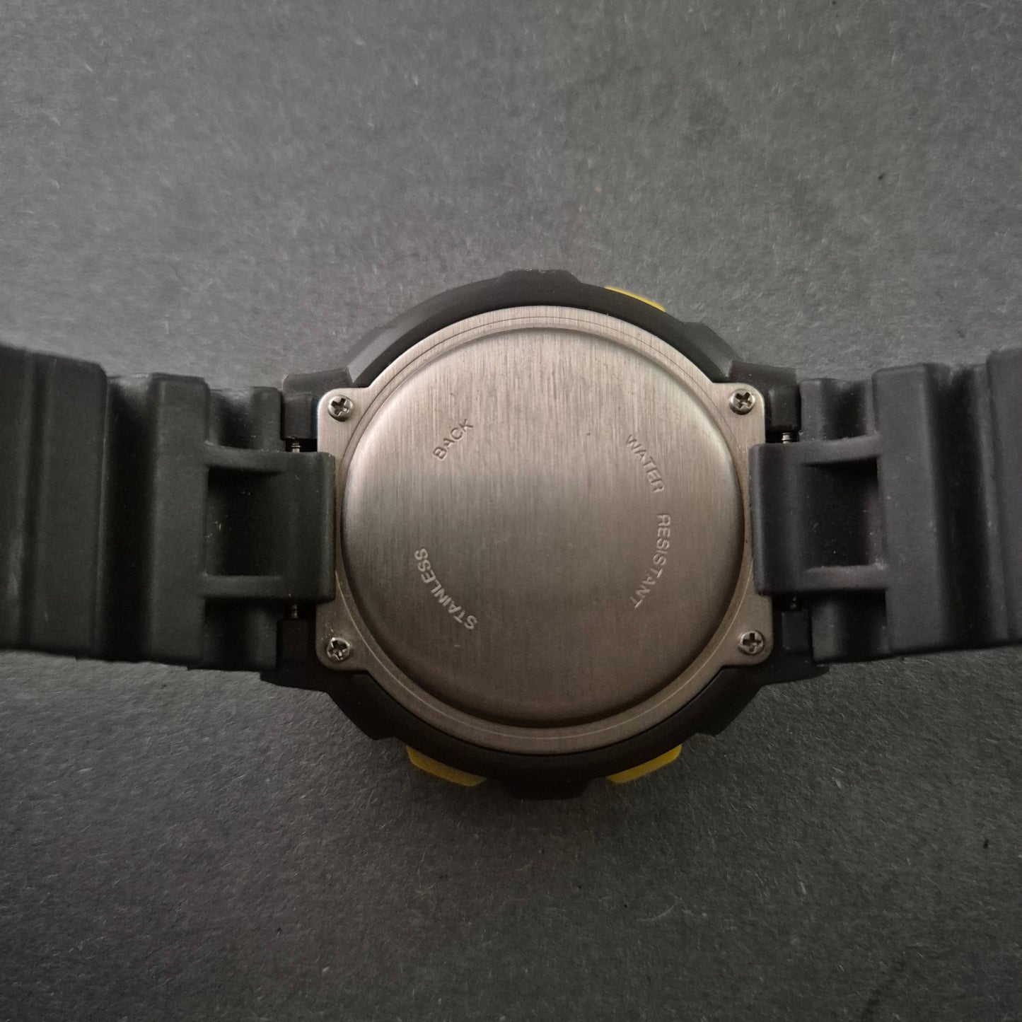 Robuste digitale Sportuhr – Wasserresistent & Outdoor-tauglich