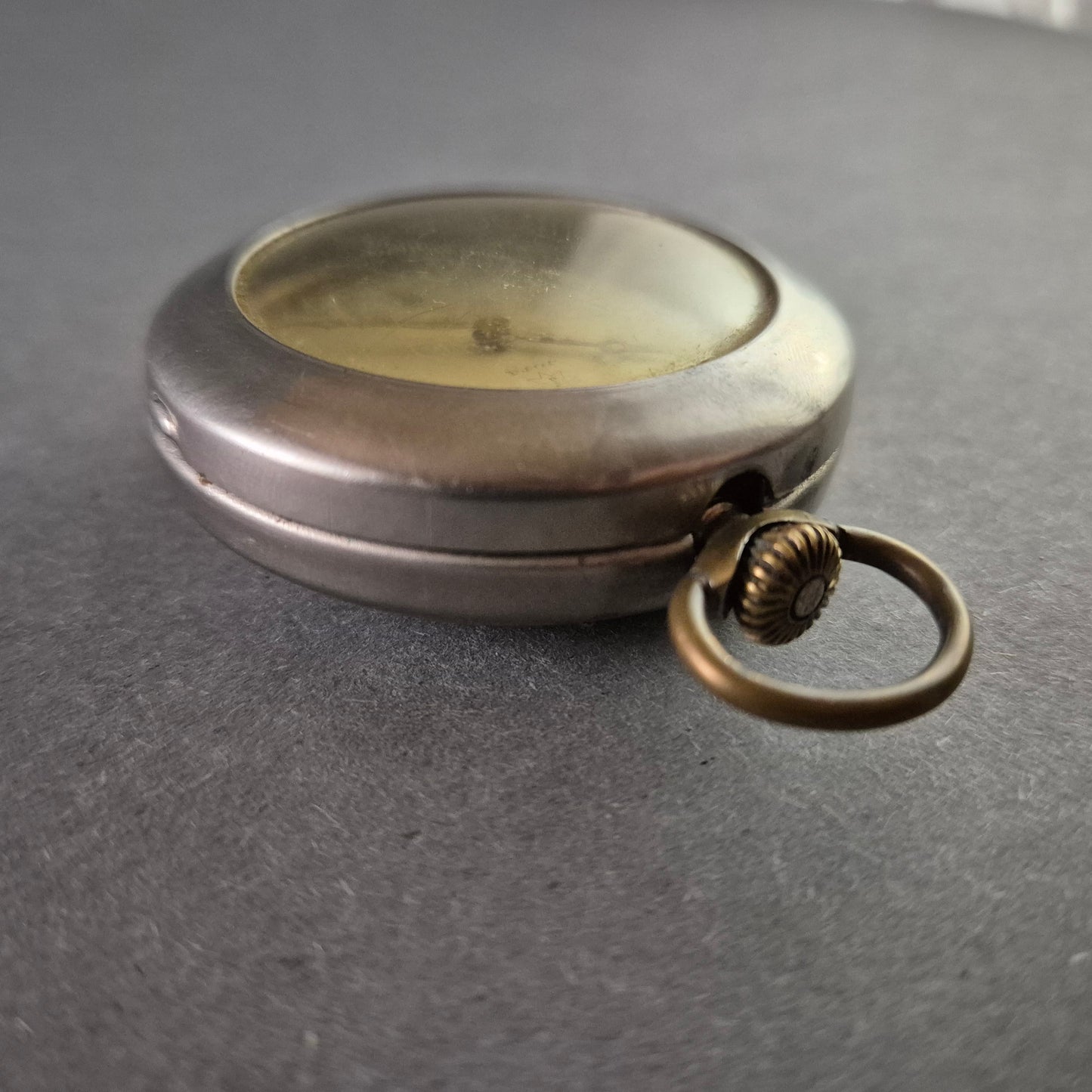 Klassische Joya Taschenuhr – Vintage-Stil mit Patina