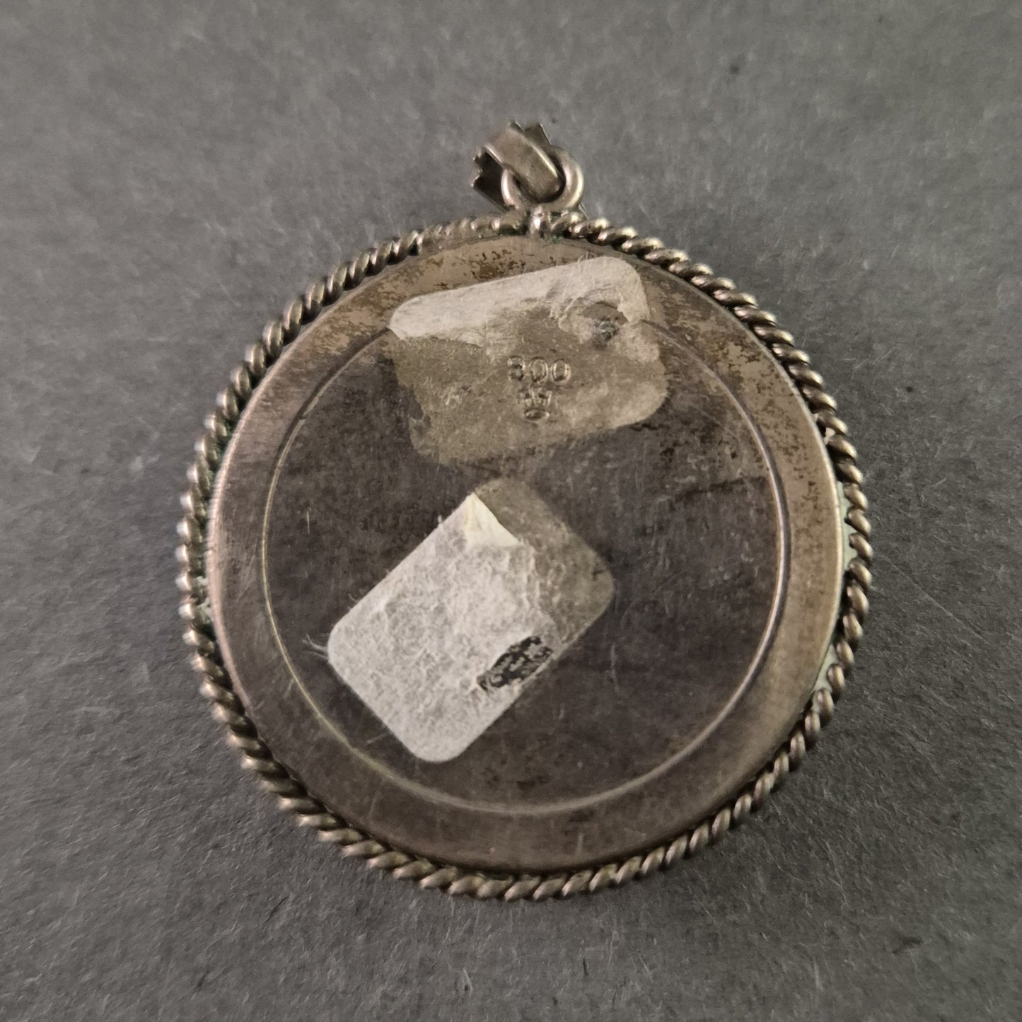 Antiker 800er Silber-Medaillon-Anhänger mit handbemalter Emaille