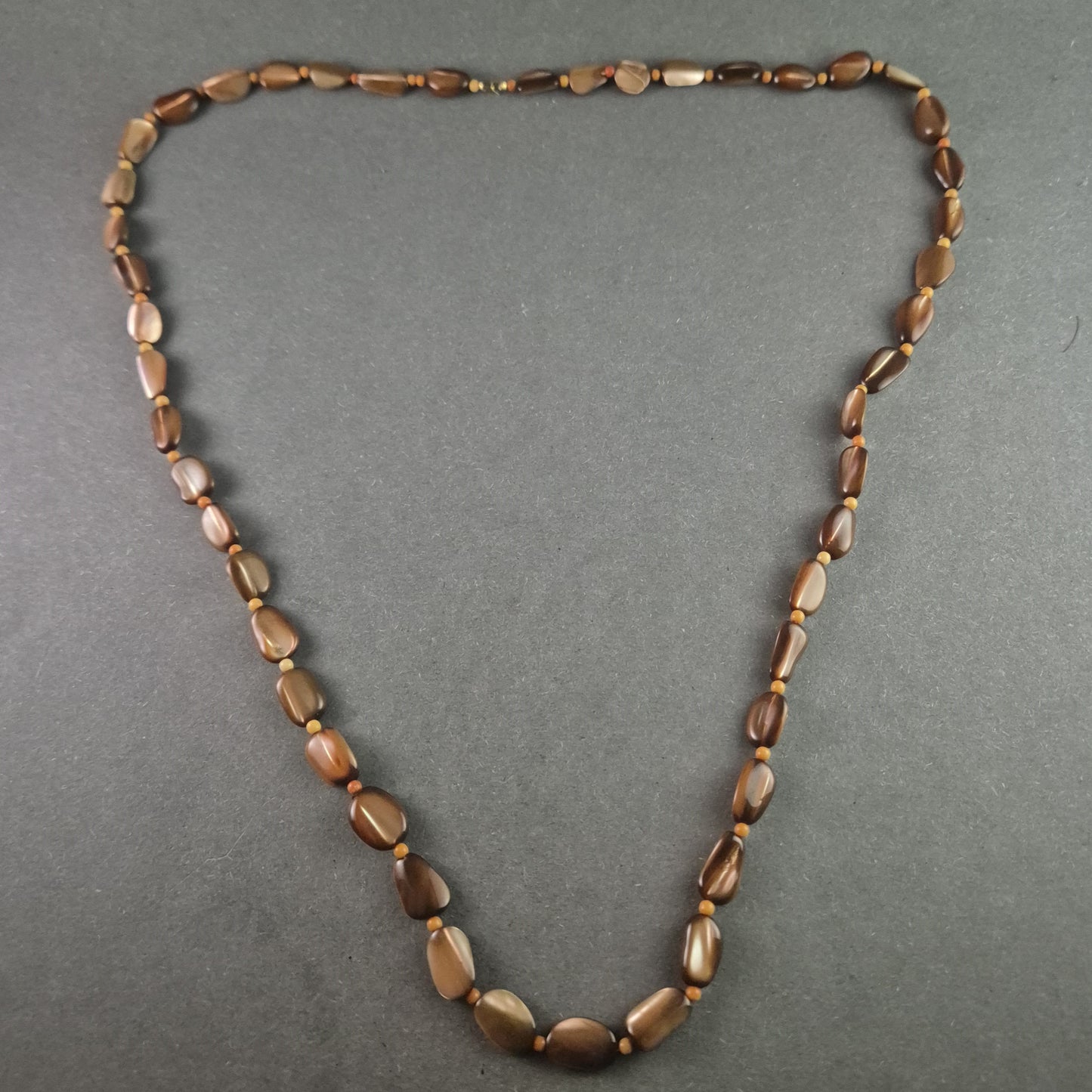 Elegante Vintage-Hornkette – Naturbelassene Schönheit in warmen Brauntönen