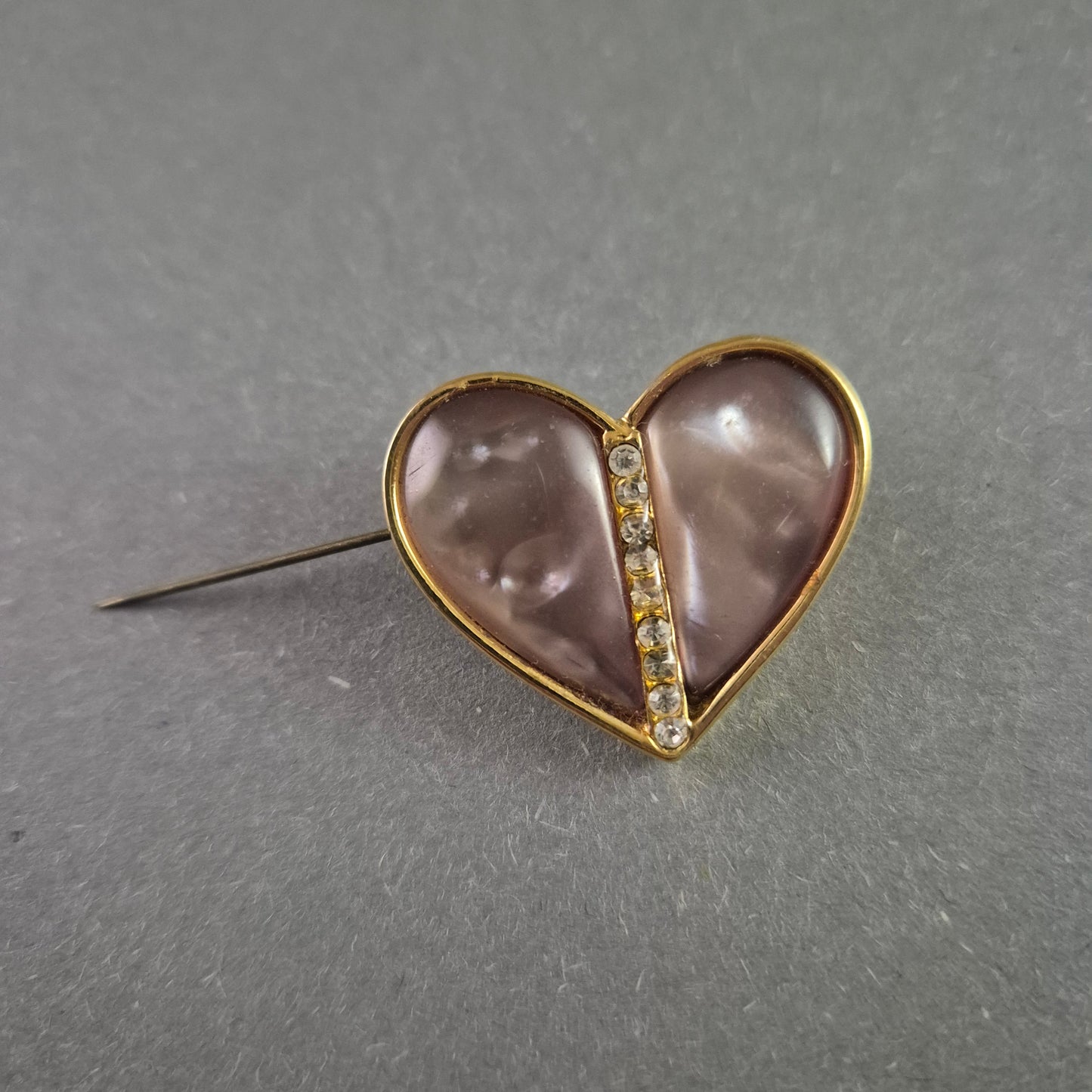 Elegante Vintage-Herz-Brosche mit Glassteinen – Romantischer Charme