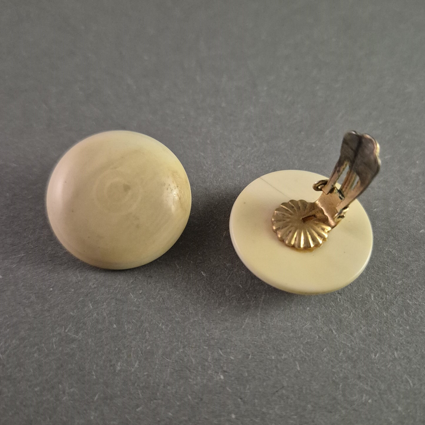 Elegante Vintage-Clip-Ohrringe in Elfenbeinoptik