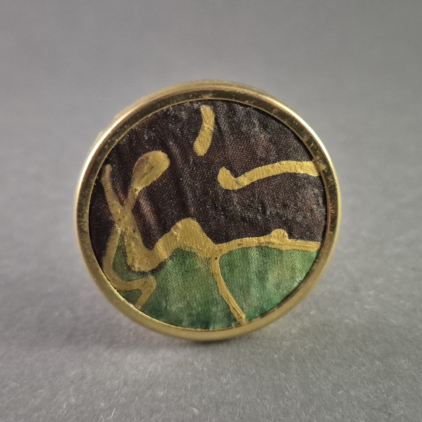 Vintage-Goldclip mit abstraktem Stoffmuster – Stilvolles Unikat