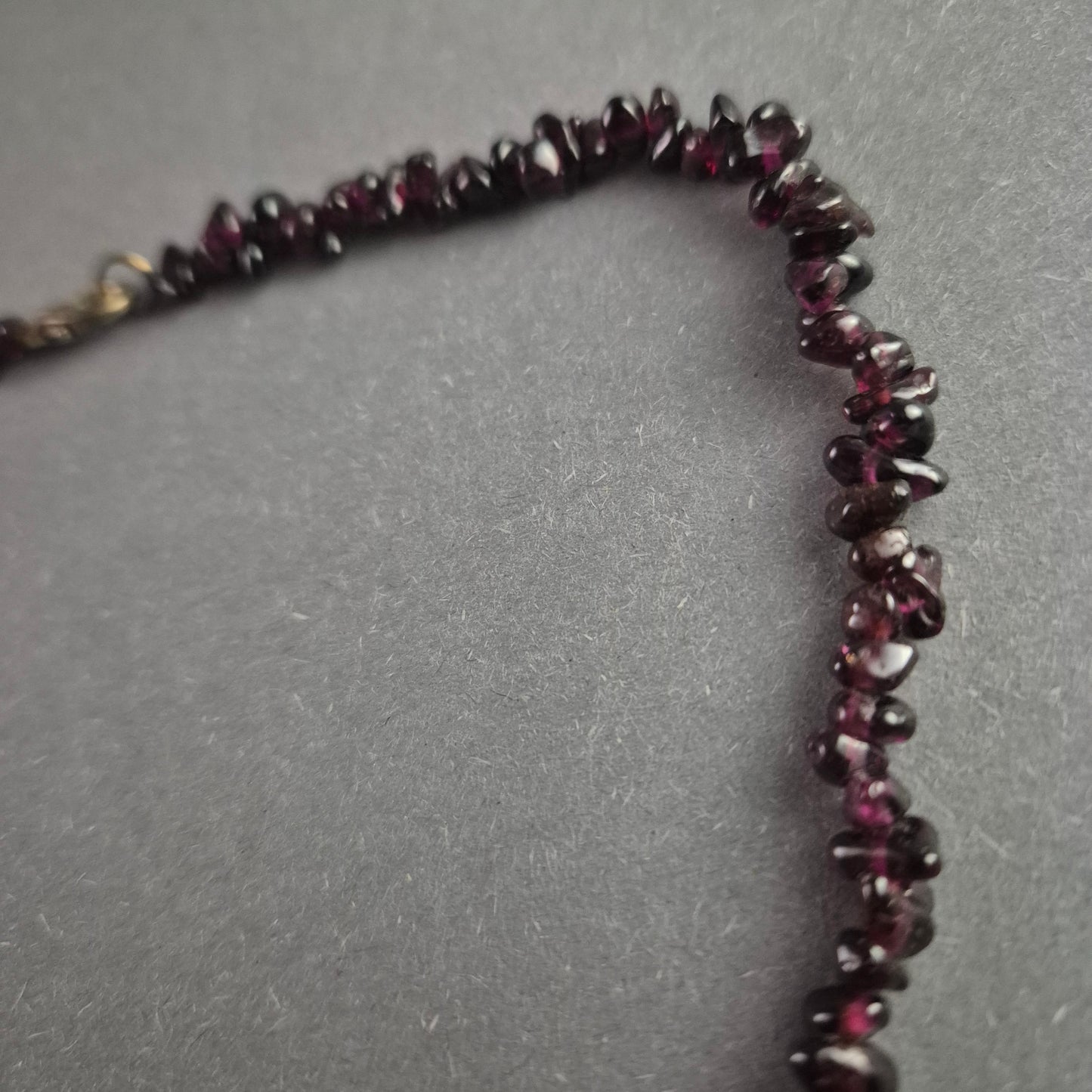 Natürliche Granatkette – Elegante Edelsteinperlen für zeitlose Schönheit