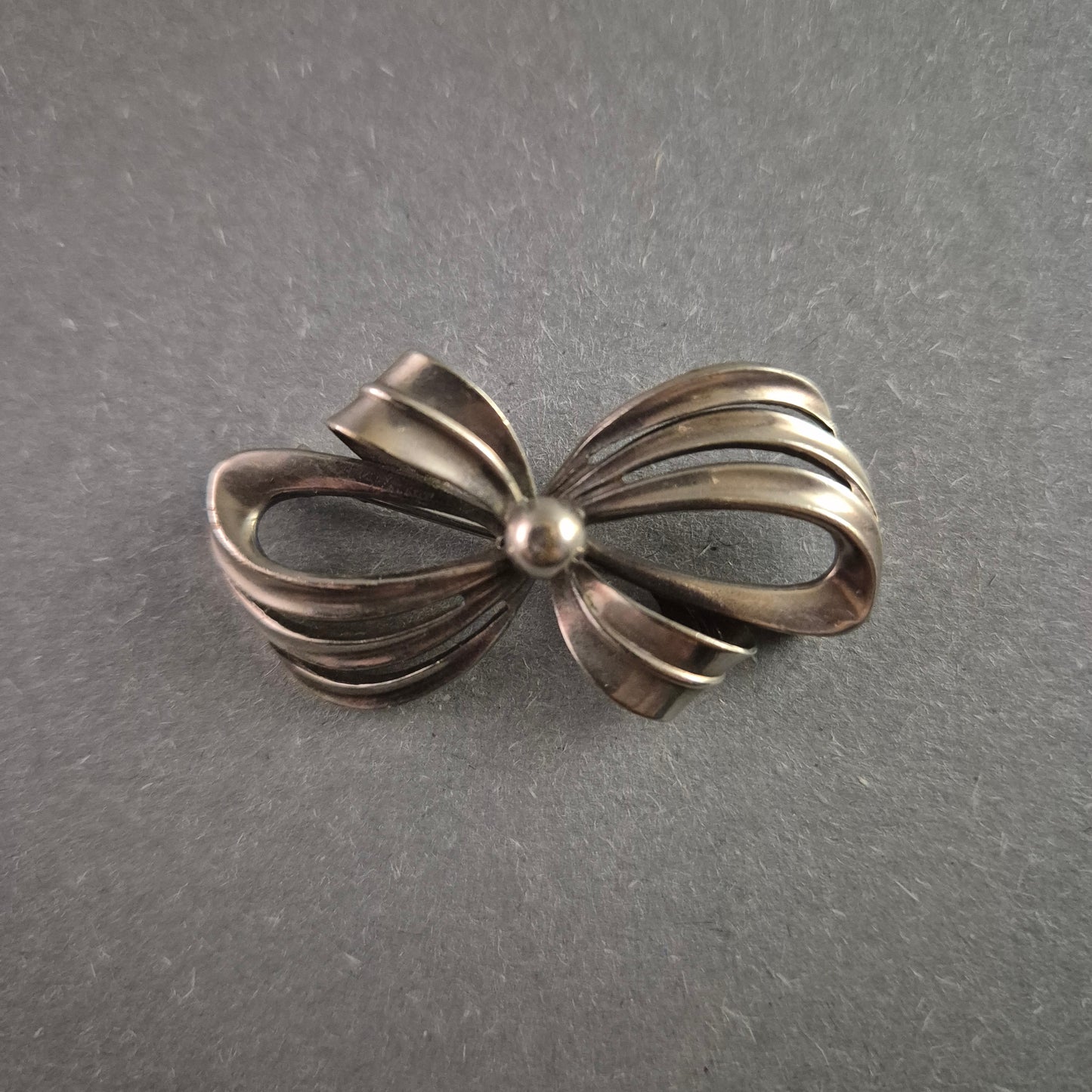 Vintage-Schleifenbrosche aus 835er Silber – Klassische Eleganz