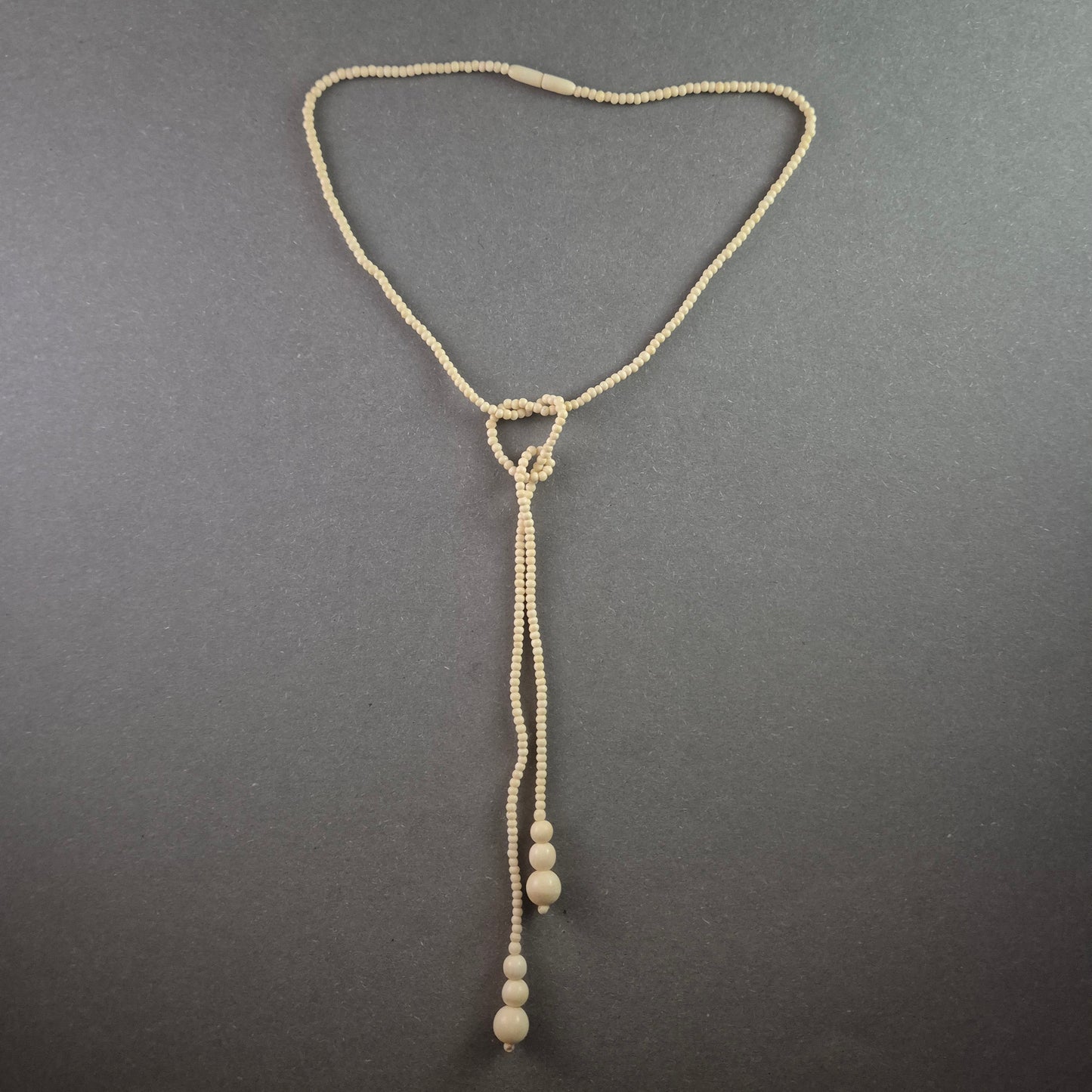 Elegante Vintage-Knotenkette in Elfenbeinoptik – Zeitlose Raffinesse