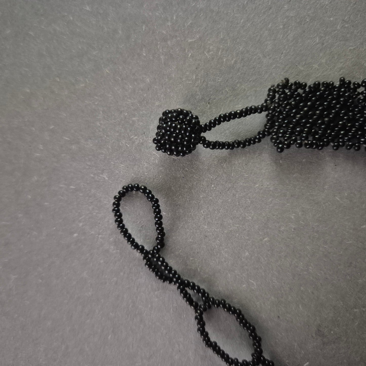 Elegantes handgefertigtes Perlen-Collier in Schwarz – Exklusives Vintage-Design