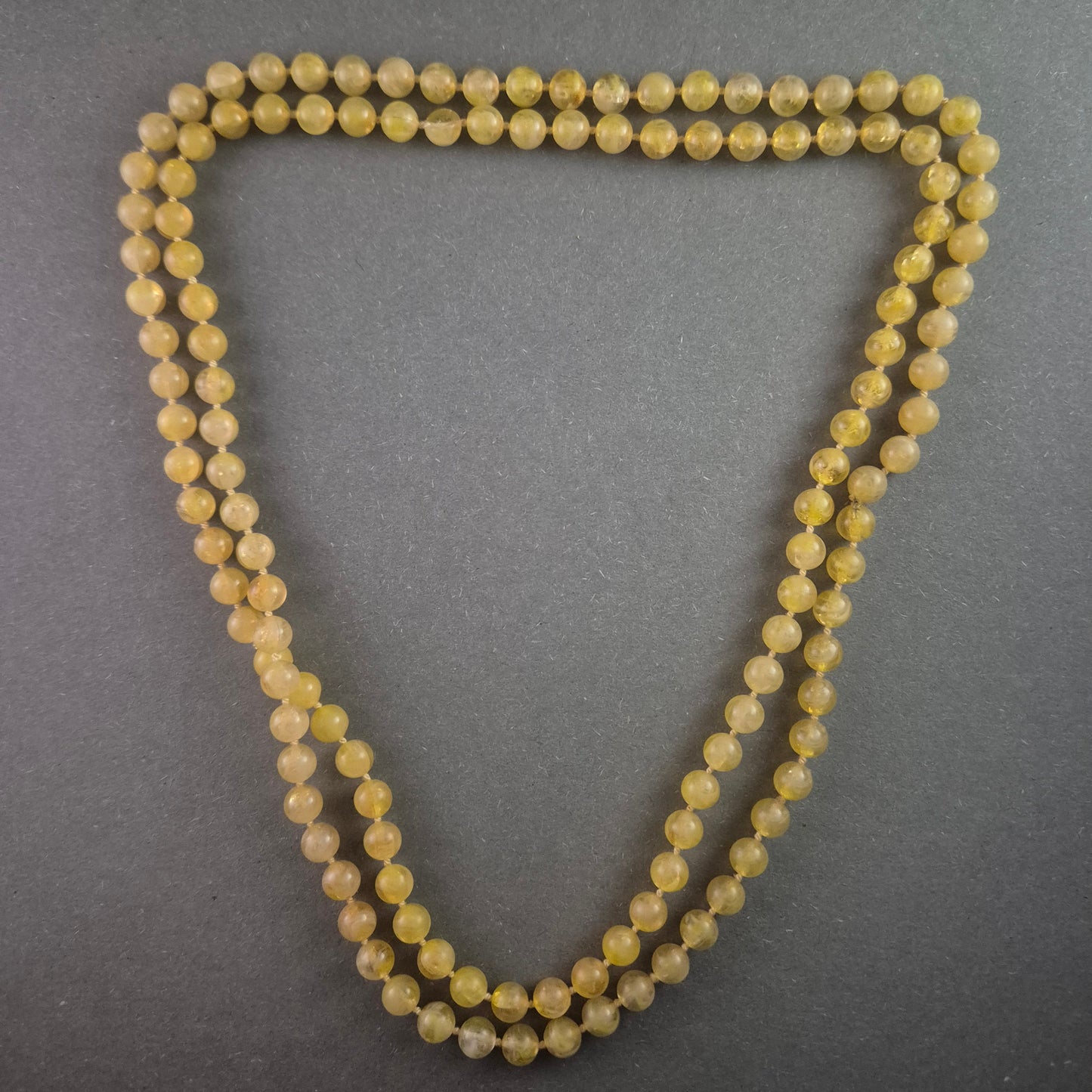 Elegante zweireihige Vintage-Kette in Bernsteinoptik – Zeitlose Schönheit