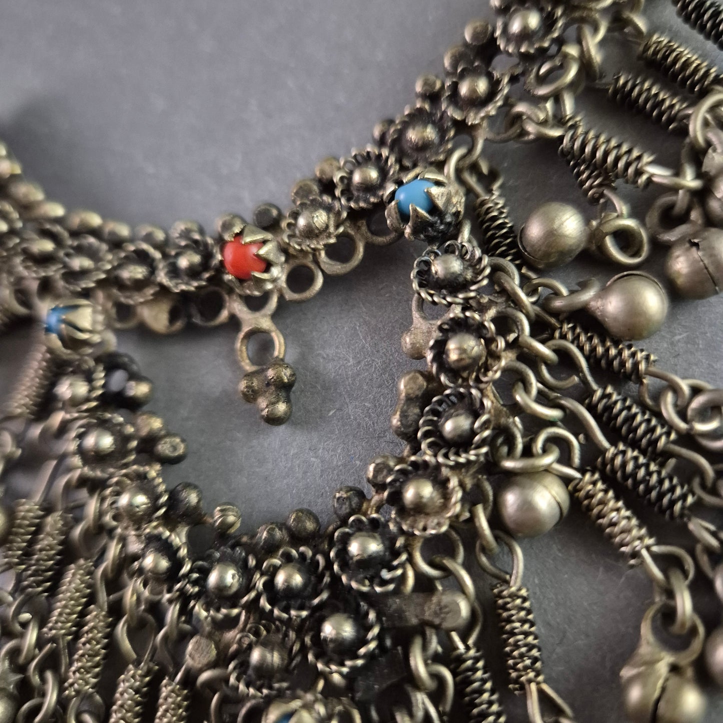 Antike Silberkette mit filigraner Ornamentik – Orientalischer Statement-Schmuck