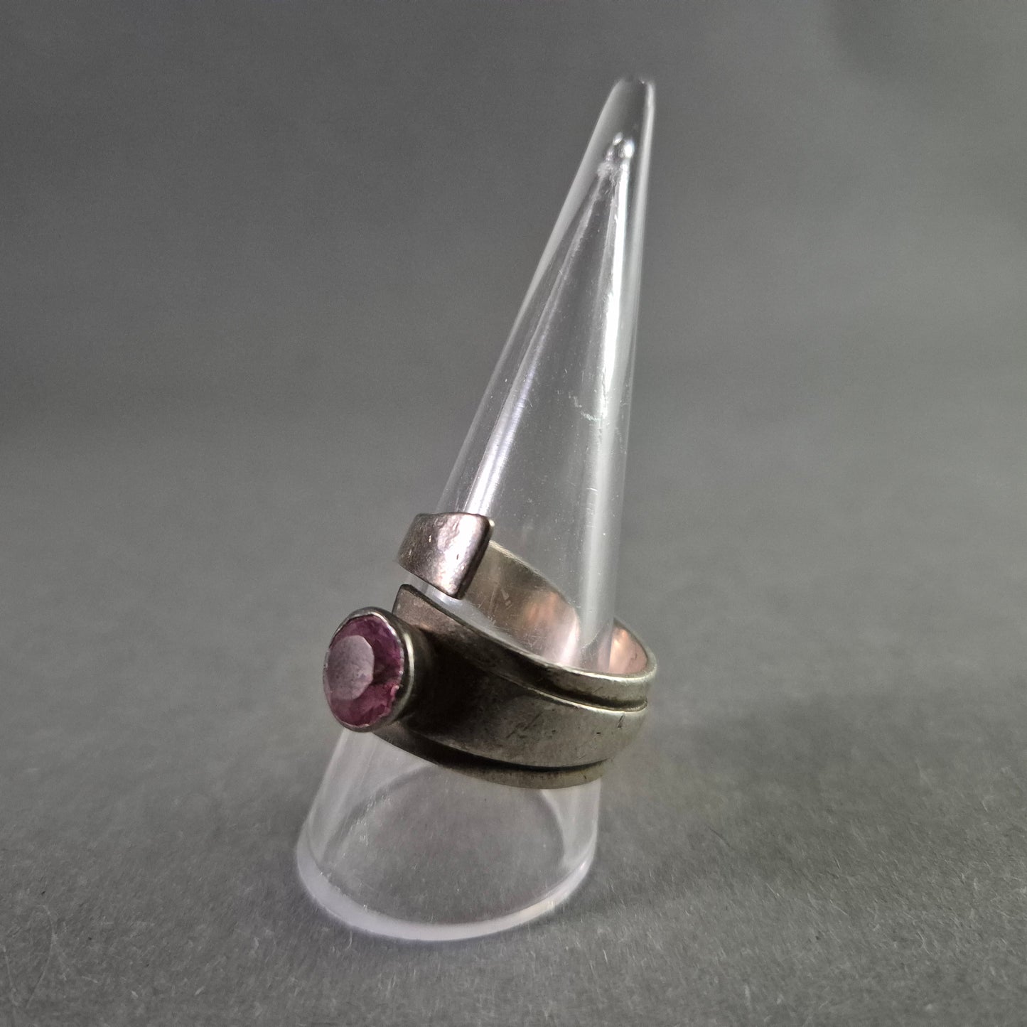 Moderner 925 Silberring mit violettem Stein – Stilvolle Eleganz