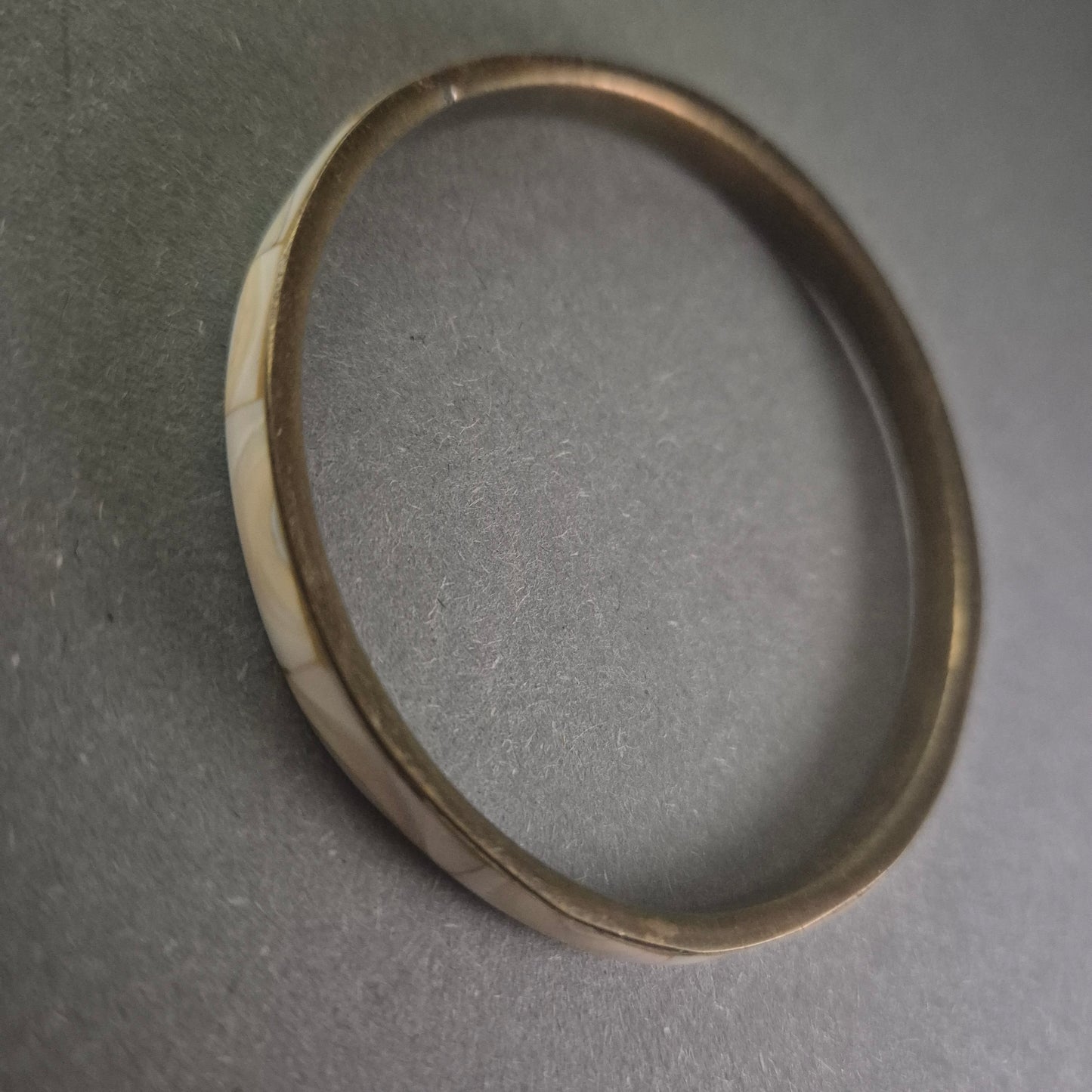 Vintage Armreif mit Perlmutt-Intarsien – Zeitlose Eleganz