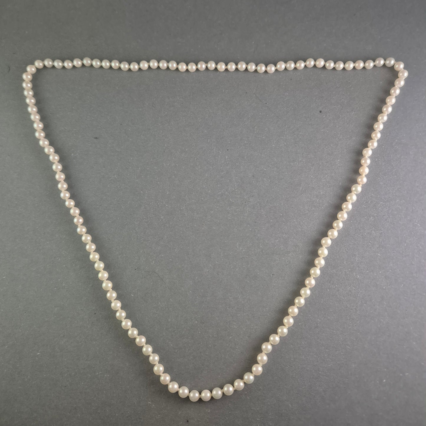 Elegante Perlenkette – Klassisches Design für zeitlose Eleganz