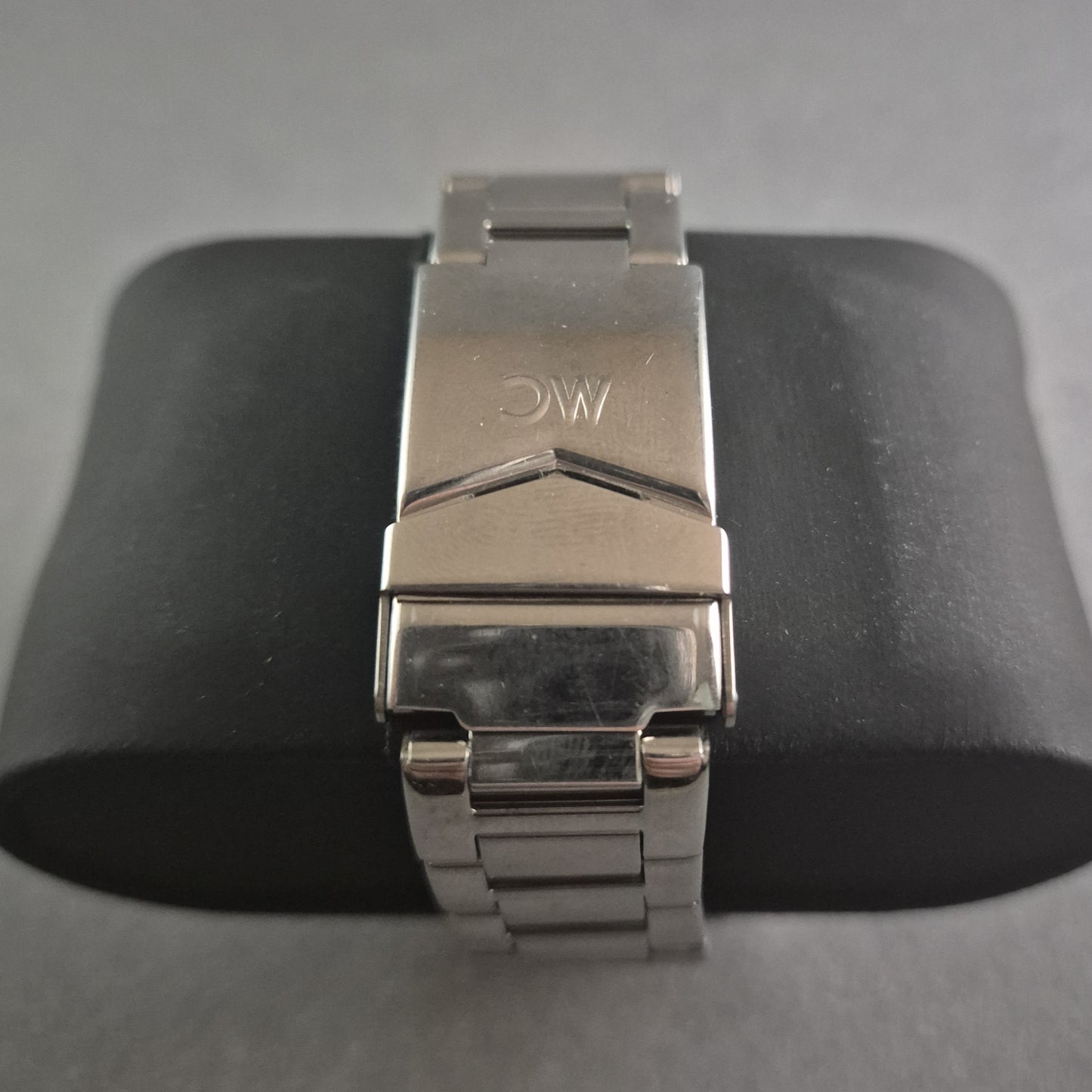 MC Chronograph Damenarmbanduhr – Eleganz mit Kristallbesatz