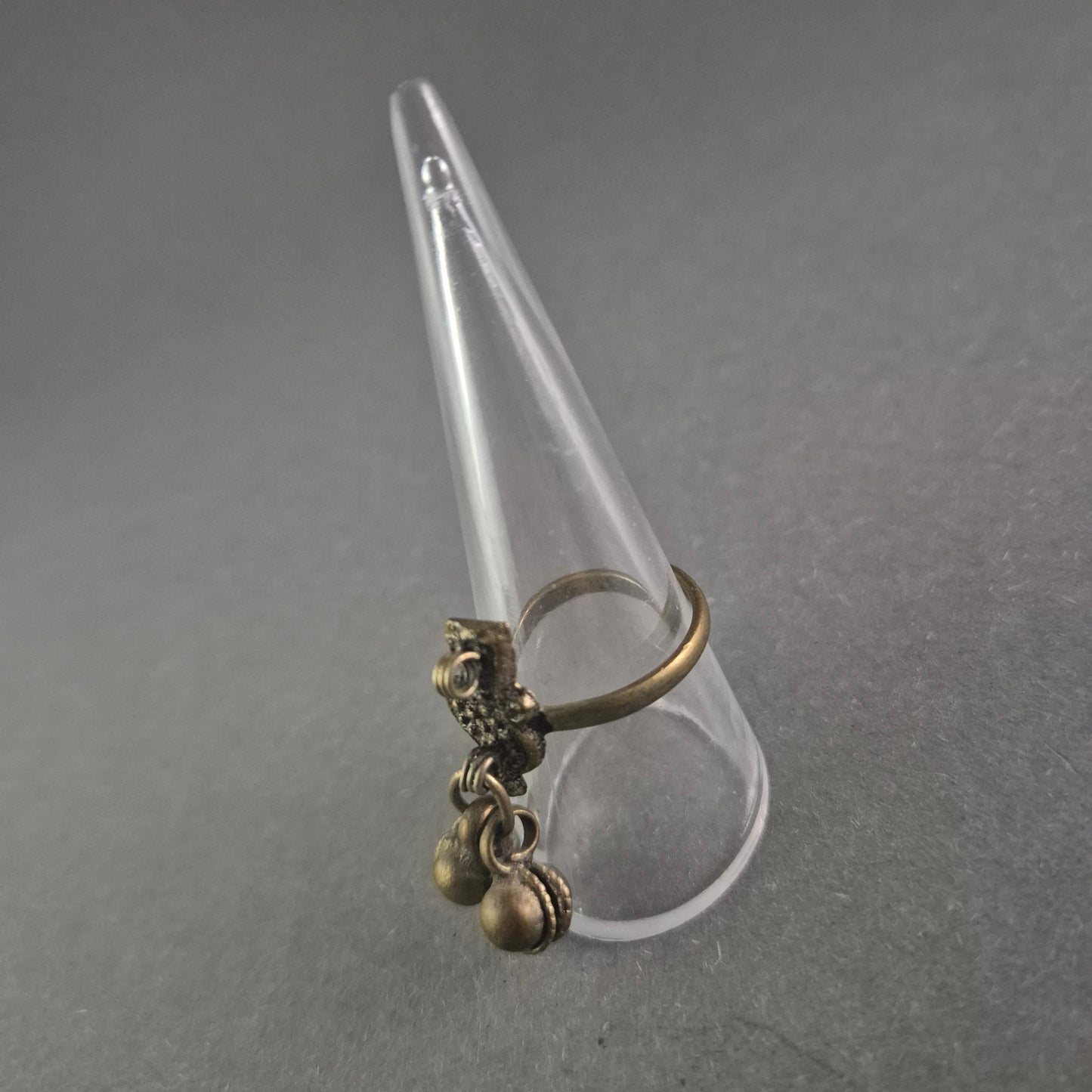 Antiker marokkanischer Berber-Ring – Handgefertigt mit beweglichen Anhängern