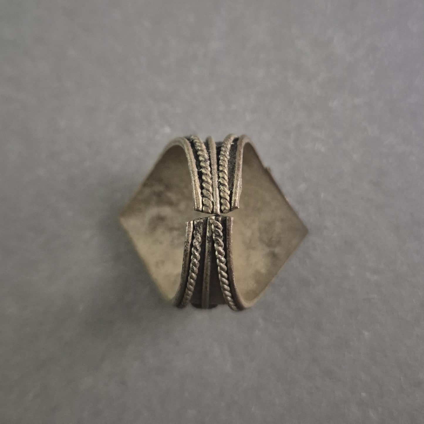 Antiker Berber-Ring aus Marokko – Filigrane Handarbeit mit Türkissteinen