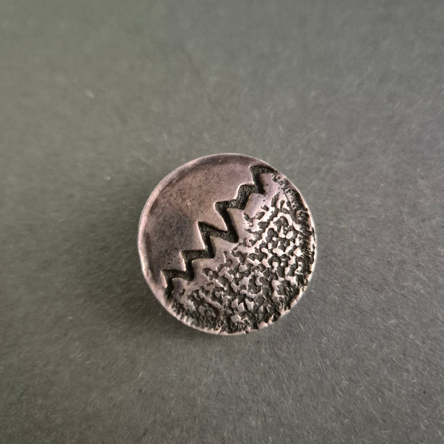 Vintage Silberne Anstecknadel mit Bergmotiv