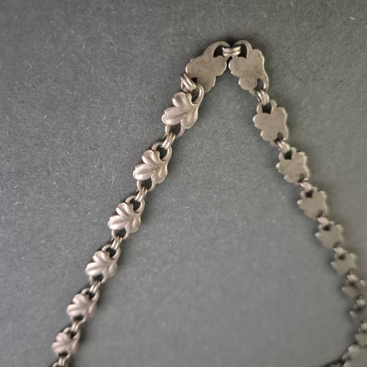 Vintage Silberkette mit Blattmotiven – Elegante Florale Akzente