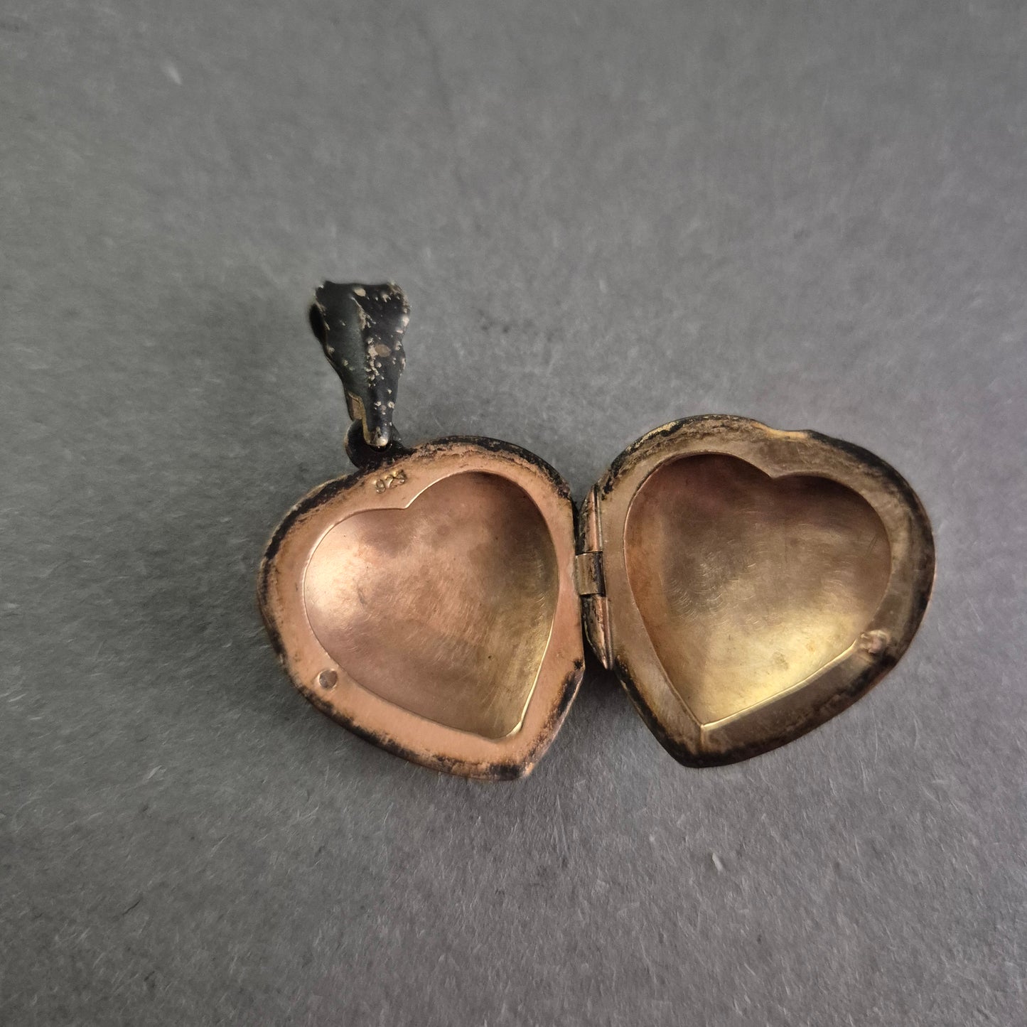 Vintage Sterling Silber Herz-Medaillon mit schwarzem Stein – Zeitloser Charme