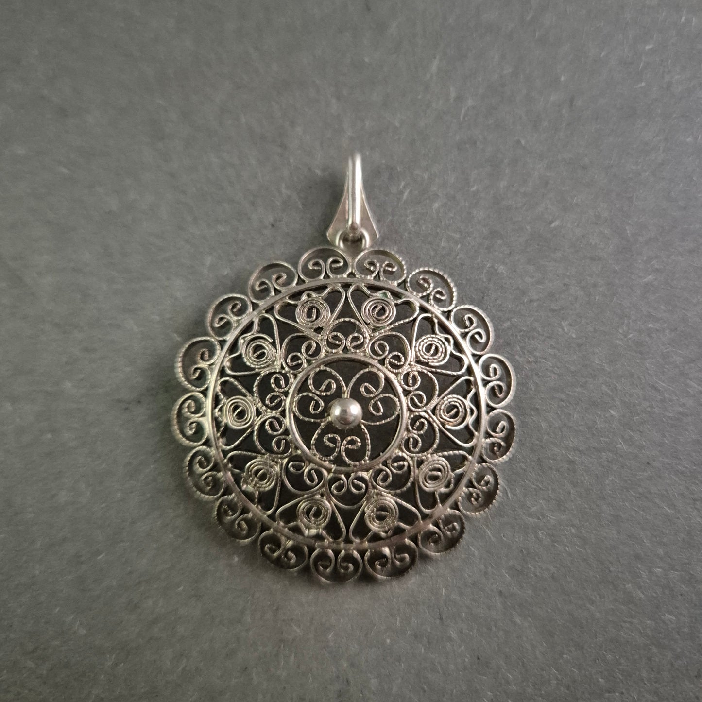 Eleganter Silberanhänger – Filigrane Handwerkskunst im Vintage-Stil