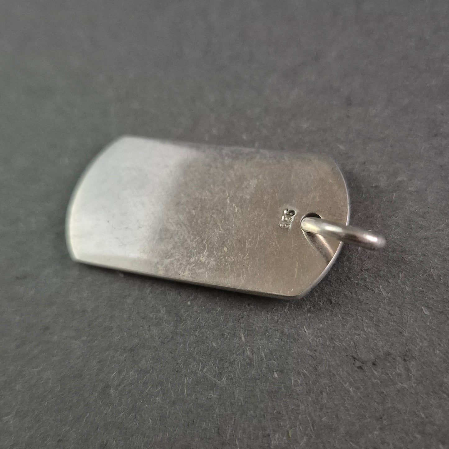 Zeitloser Silberanhänger – Elegantes Schild-Design aus 925er Silber