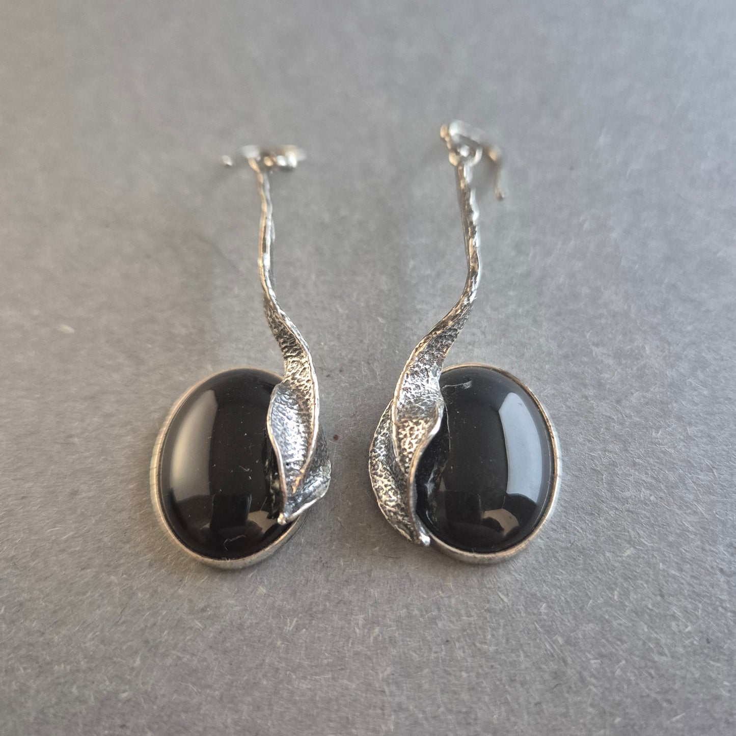 Elegante Silber Ohrhänger mit Onyx – Zeitlose Eleganz mit natürlichem Schwung