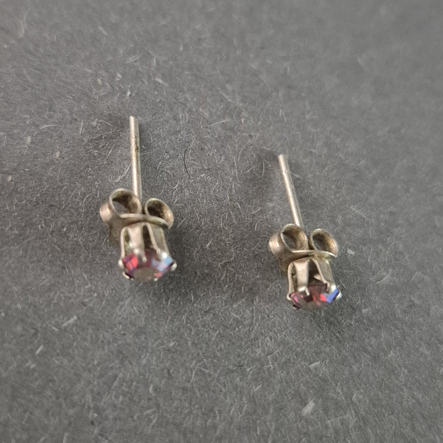 Vintage Silber Ohrringe mit Regenbogenkristallen – Funkelnde Eleganz