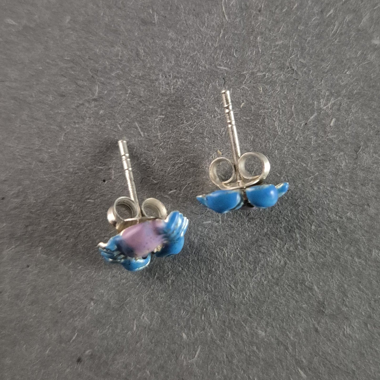 Verspielte Ohrringe mit blauen Krabben – Maritimes Design für den Sommer