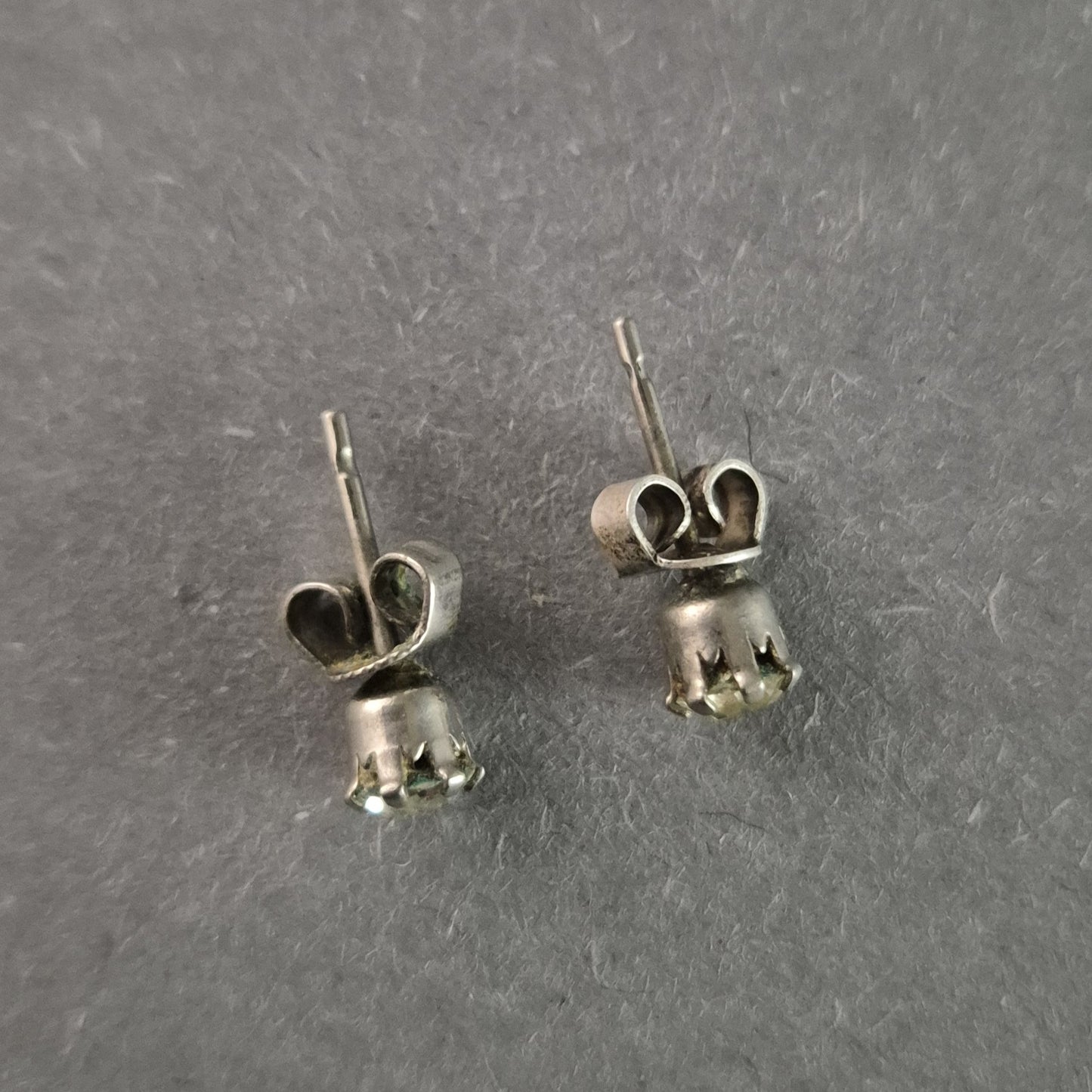 Silber-Ohrstecker mit funkelndem Zirkonia Klassischer Glanz für jeden Anlass