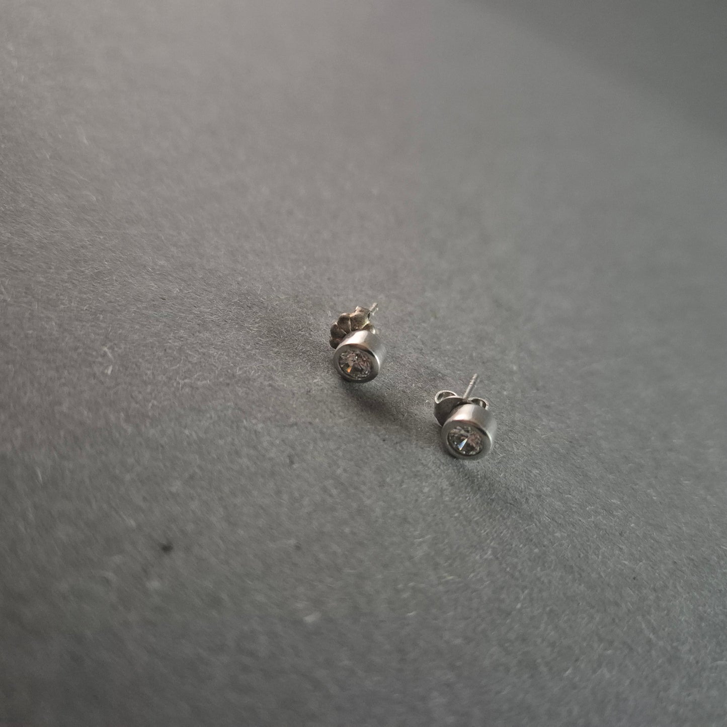 Elegante Silber Ohrstecker mit Zirkonia – Minimalistisches Design