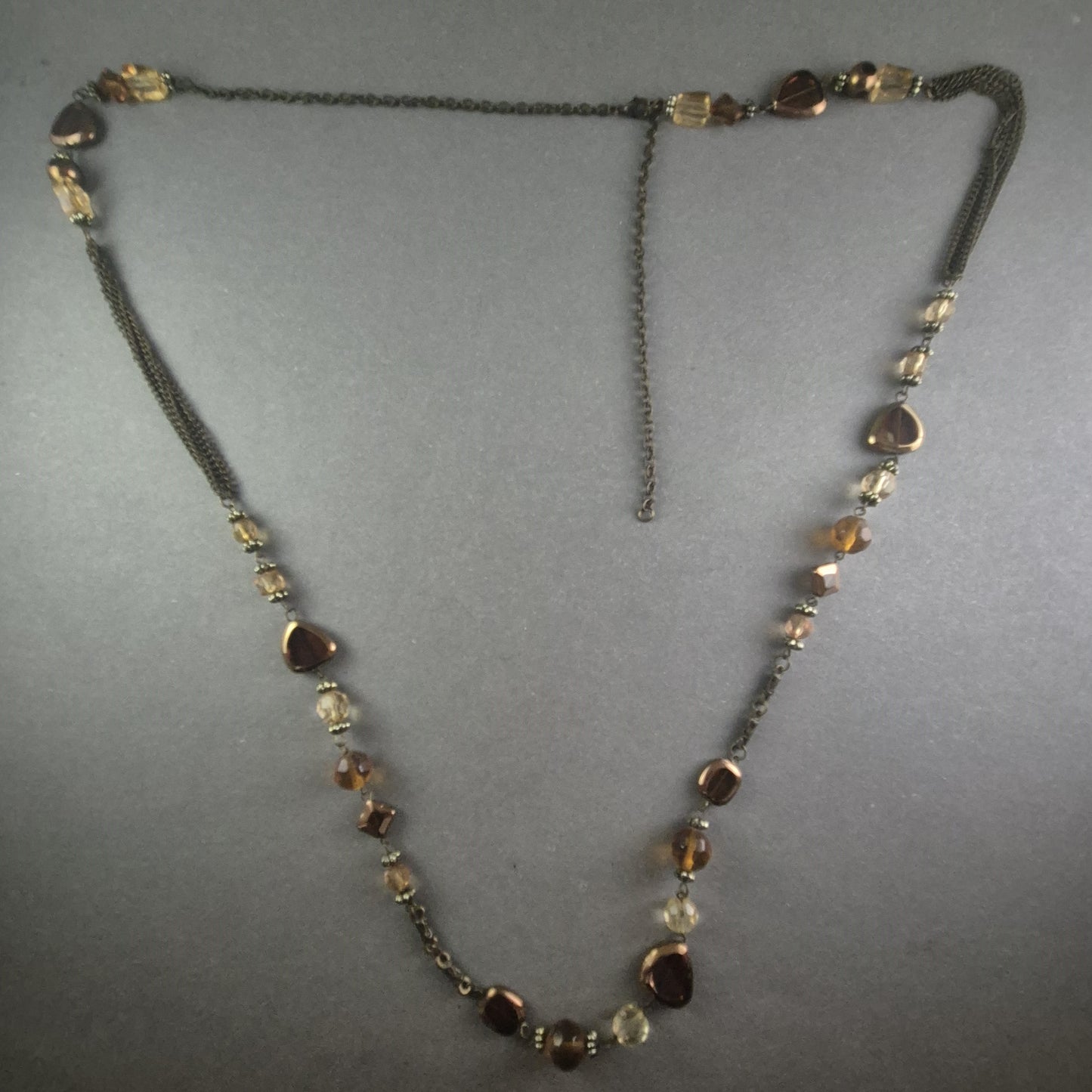 Elegante Vintage-Glasperlenkette in warmen Bernstein- und Bronzetönen