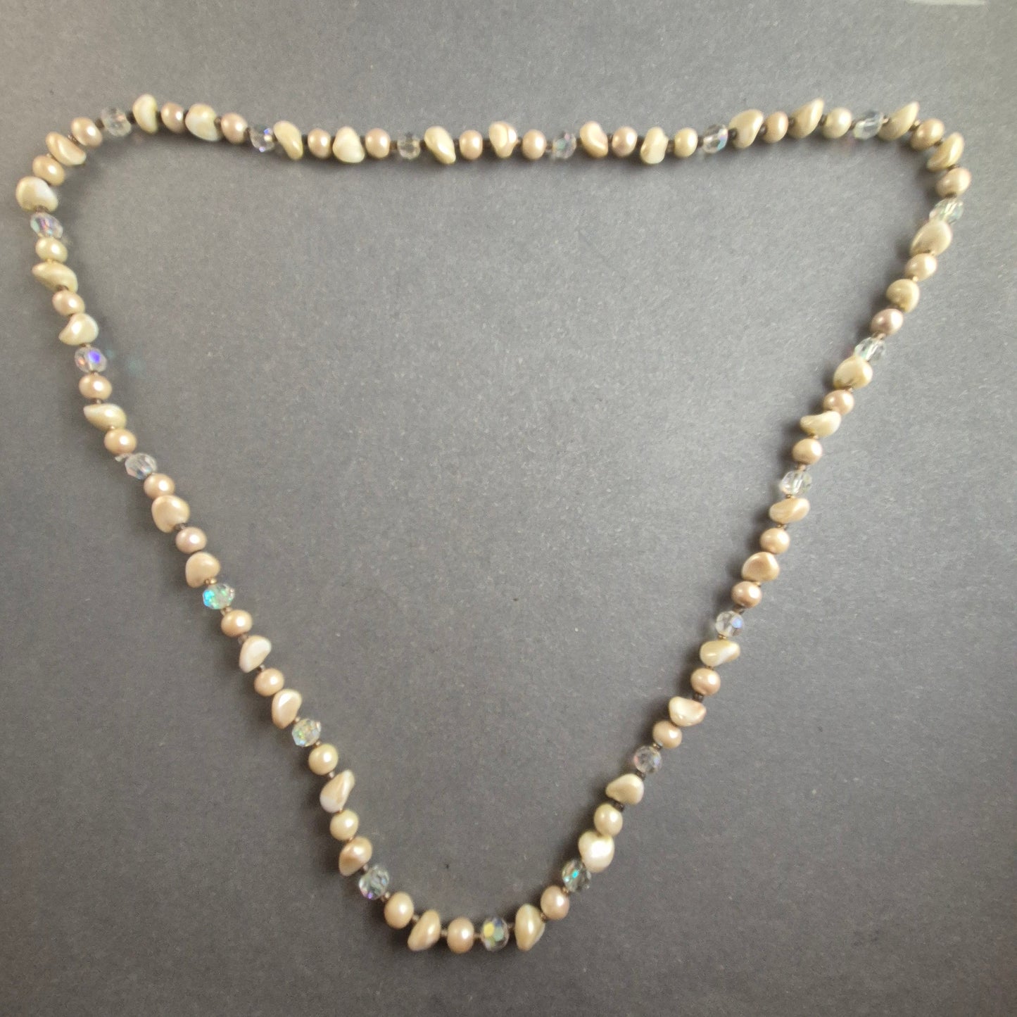 Vintage-Perlenkette mit Kristallakzenten – Elegante Schlichtheit