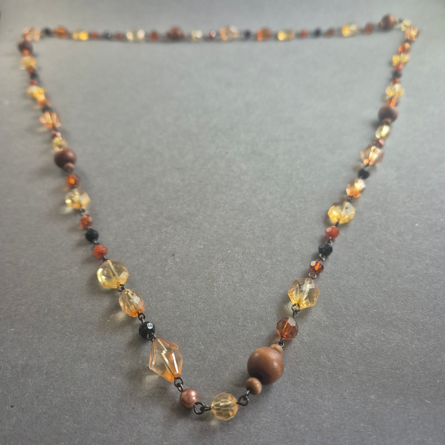 Halskette Glas- und Holzperlen Natürliche Eleganz mit warmen Erdtönen