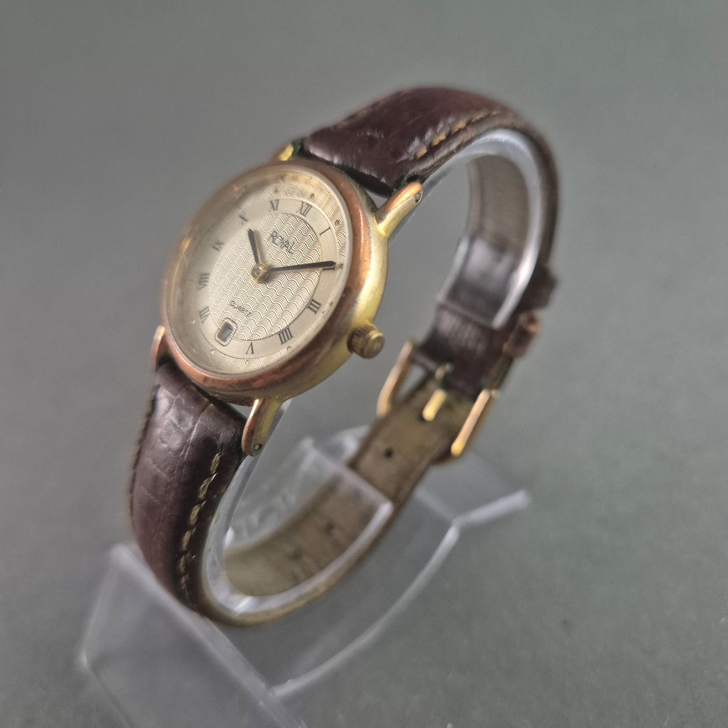 Klassische Royal Herrenarmbanduhr – Goldenes Design mit römischen Ziffern