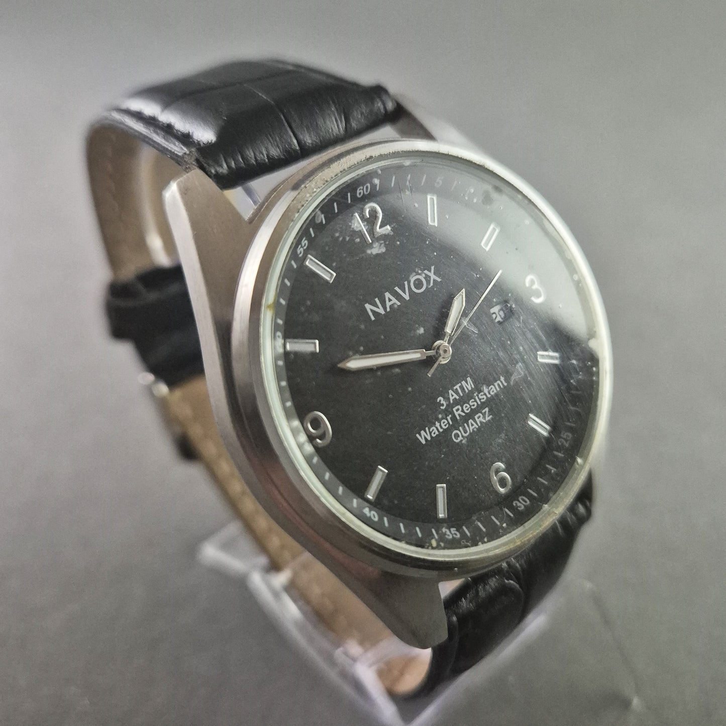 Stilvolle NAVOX Armbanduhr – Zeitloses Design mit schwarzem Lederarmband