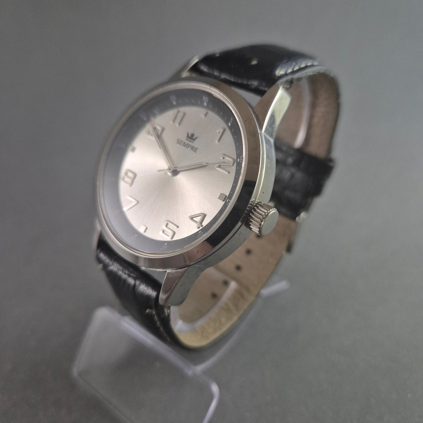 Stilvolle Sempre Armbanduhr – Edelstahlgehäuse mit schwarzem Lederarmband