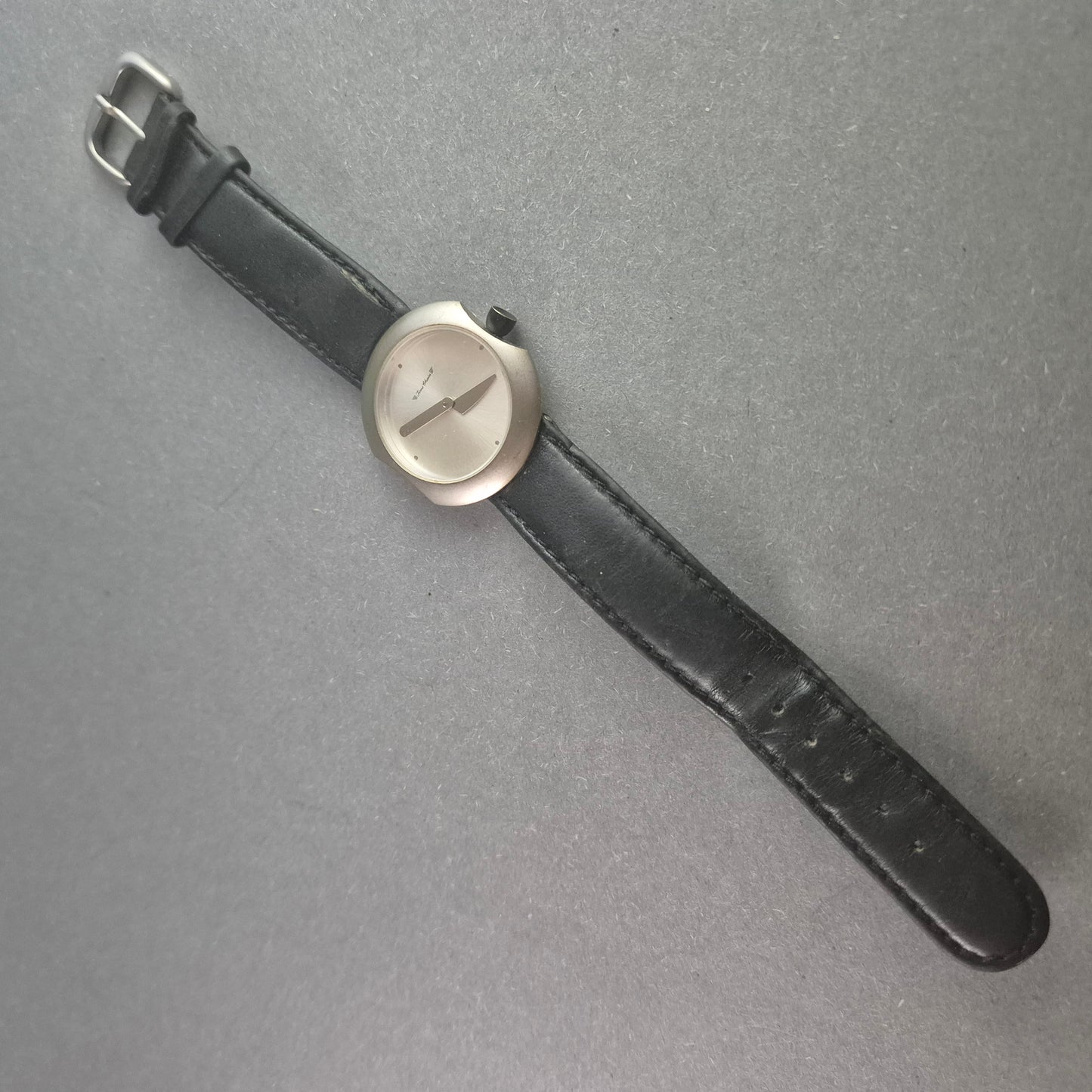 Minimalistische Time Charm Armbanduhr – Elegantes Design für Stilbewusste