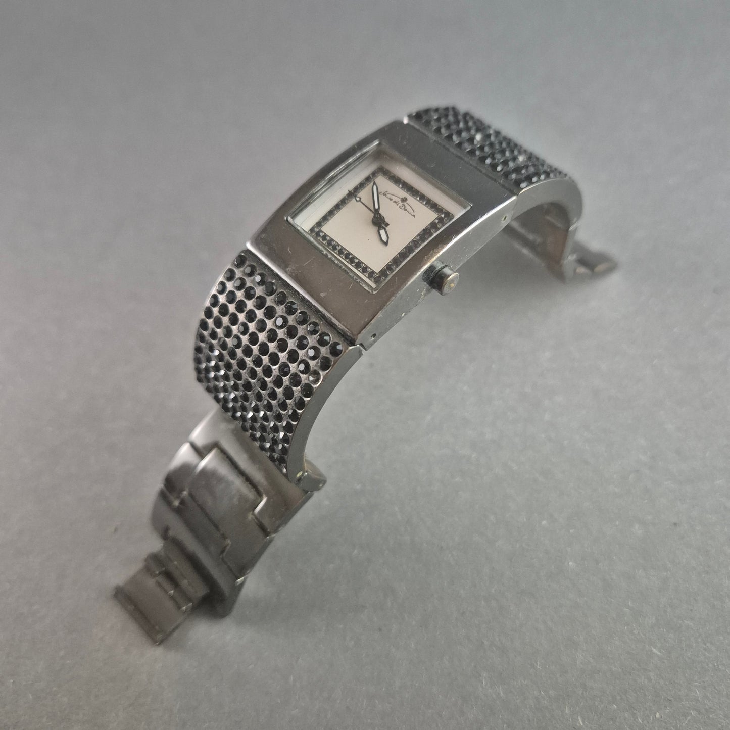 Elegante Pulsar Damenarmbanduhr – Zeitloses Design mit Goldakzenten