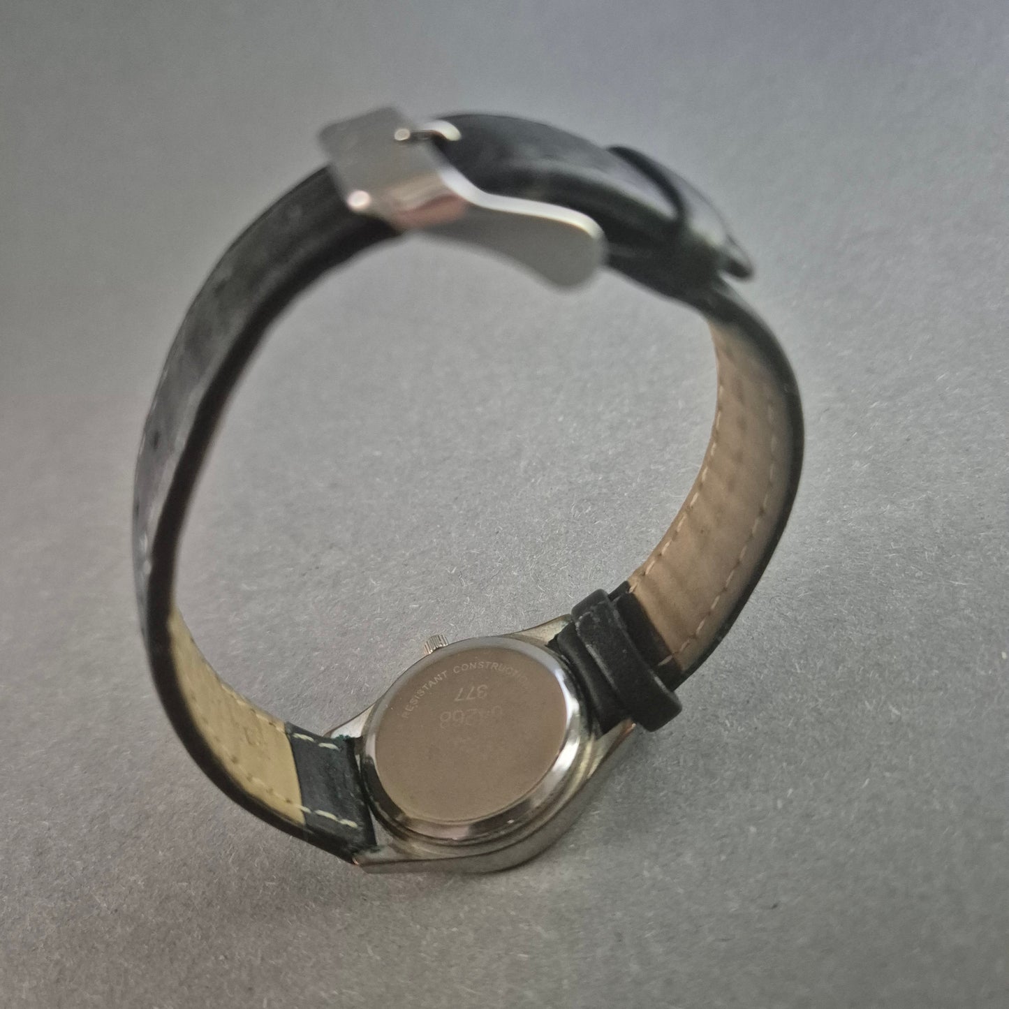 Klassische Mitron Armbanduhr – Elegantes Design mit römischen Ziffern