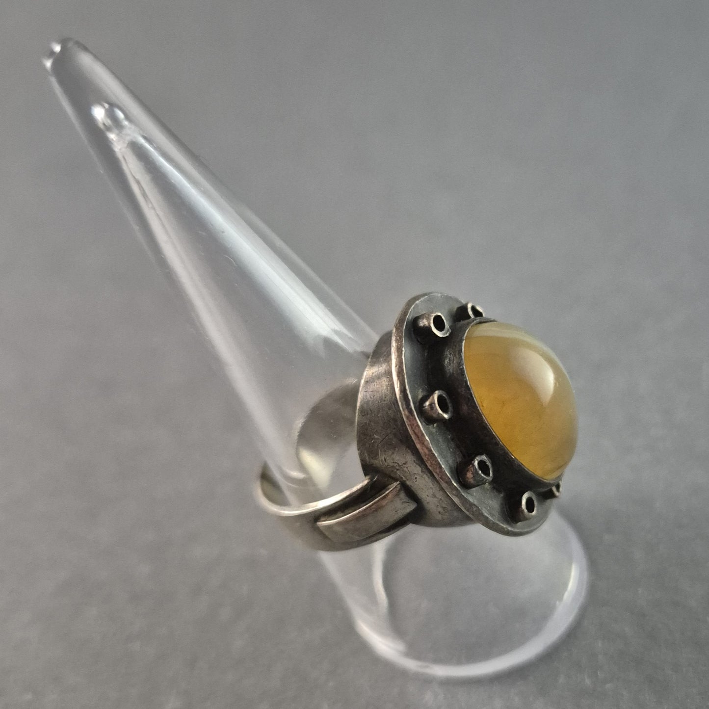 Massiver Vintage-Ring mit Steinbesatz – Antikes Design in Silber