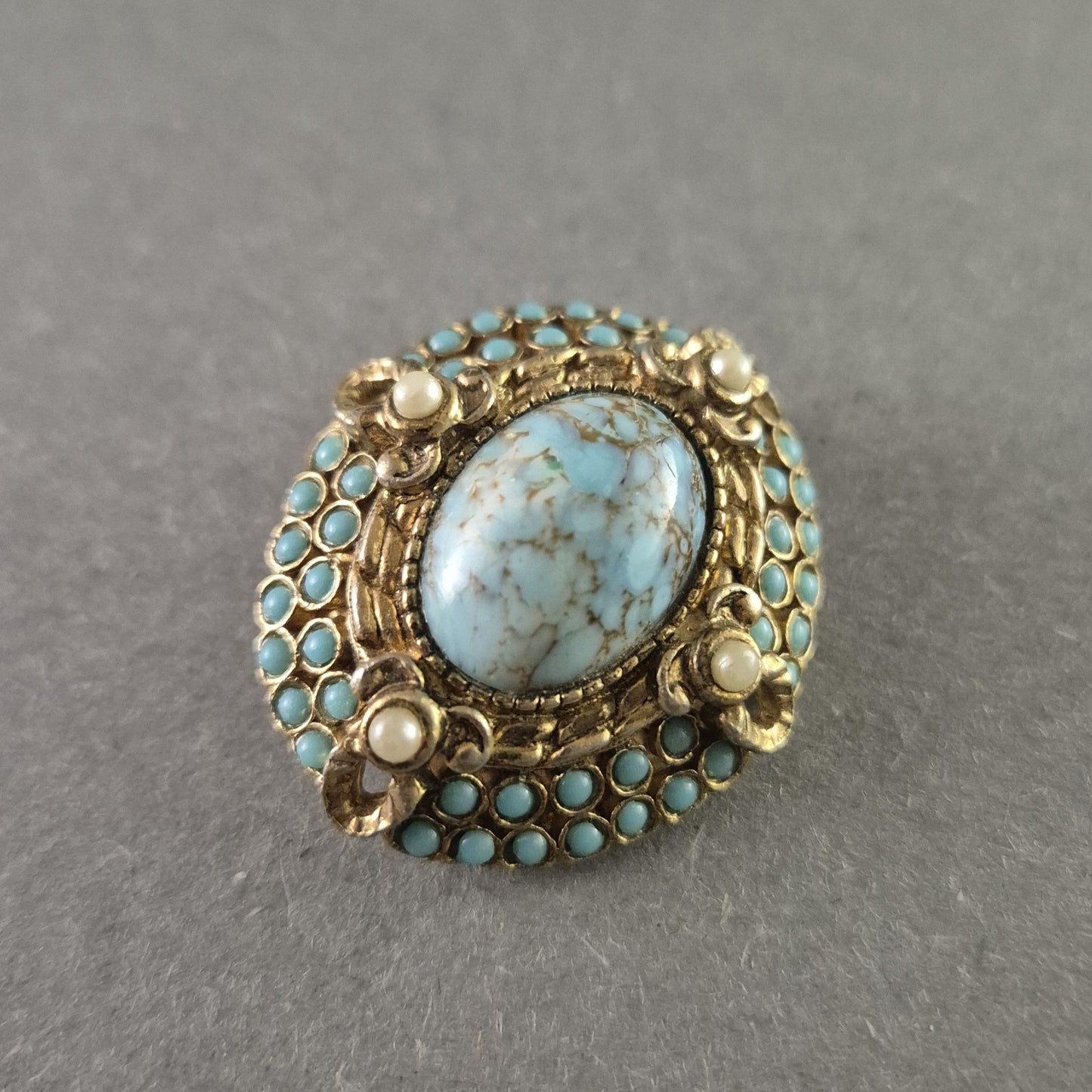 Antike Brosche mit Türkis und Perlen – Elegantes historisches Design