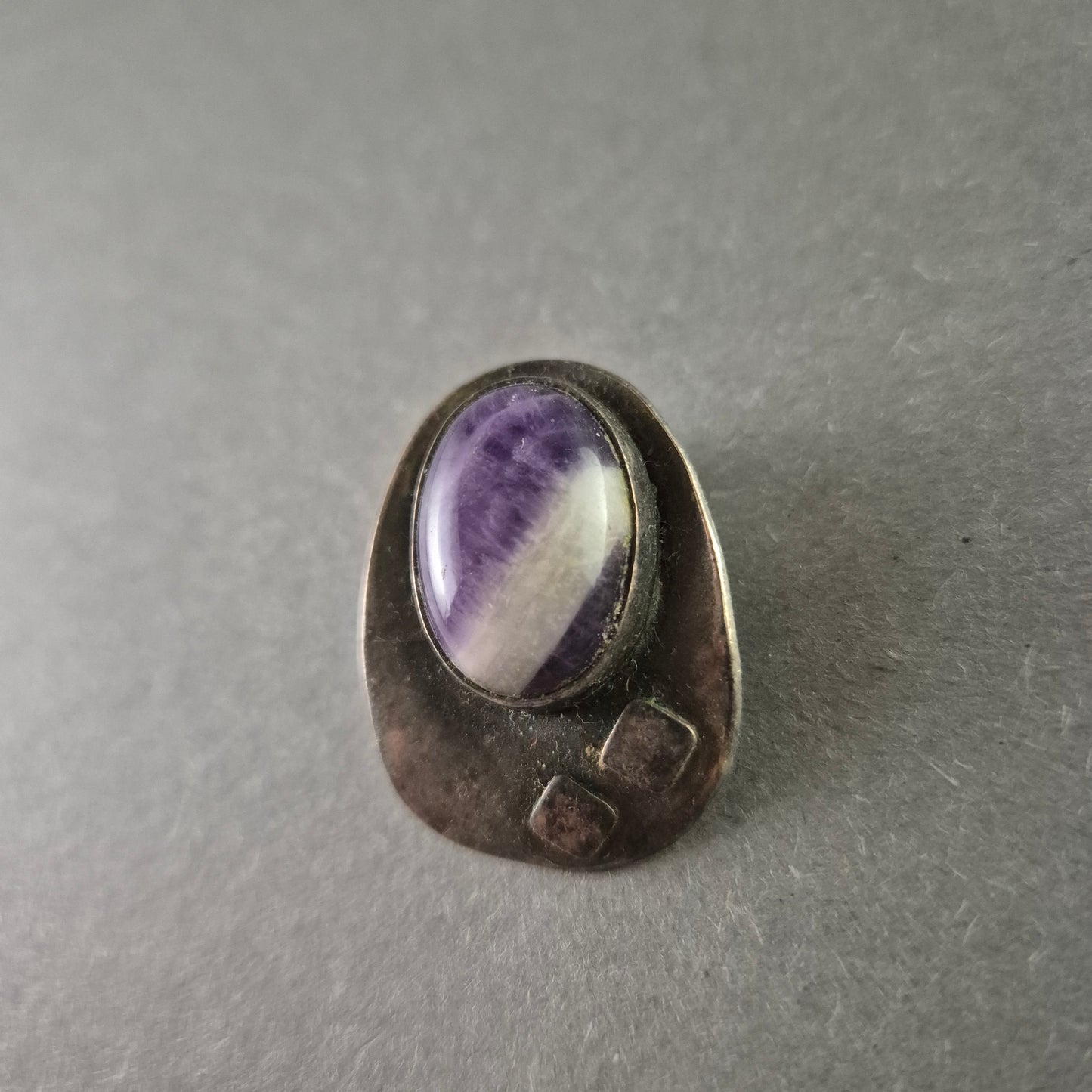 Vintage-Clip-Ohrring mit Amethyst – Zeitlose Eleganz in Silber
