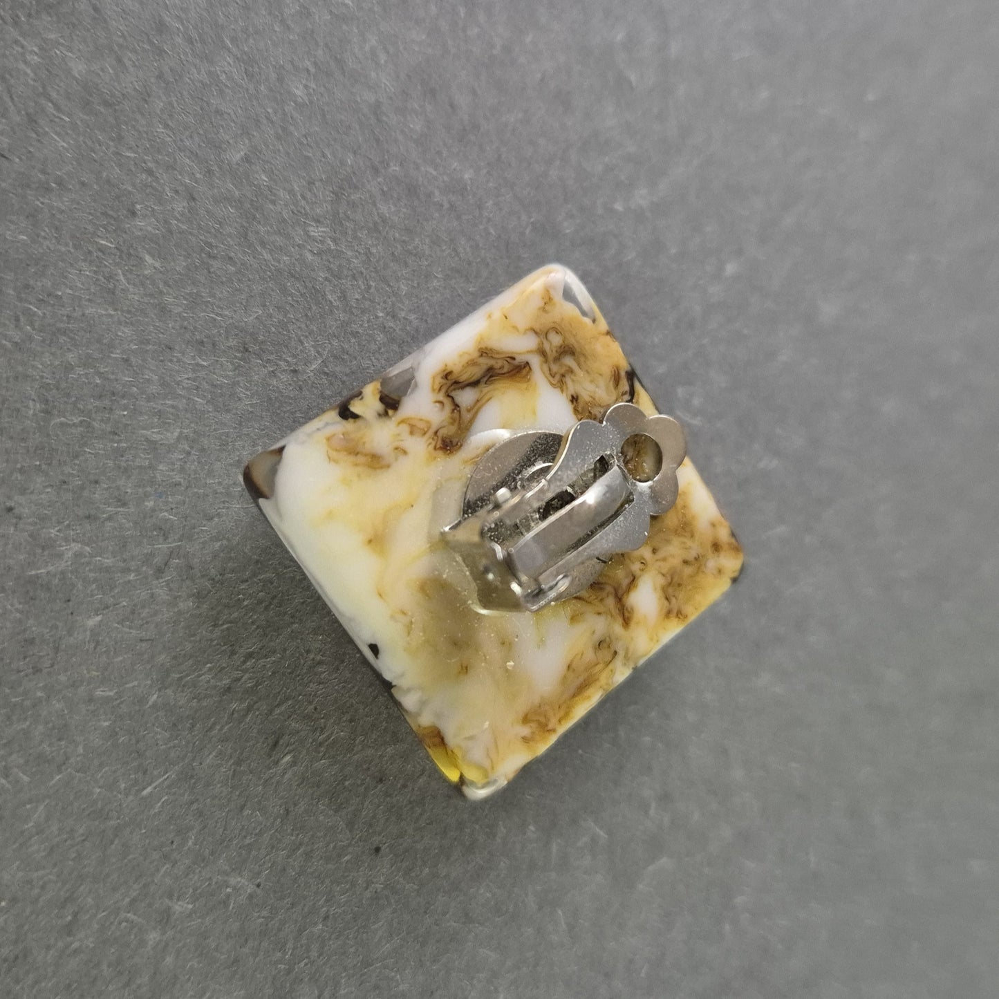 Vintage-Clip-Ohrring in Marmor-Optik – Stilvolles Retro-Design