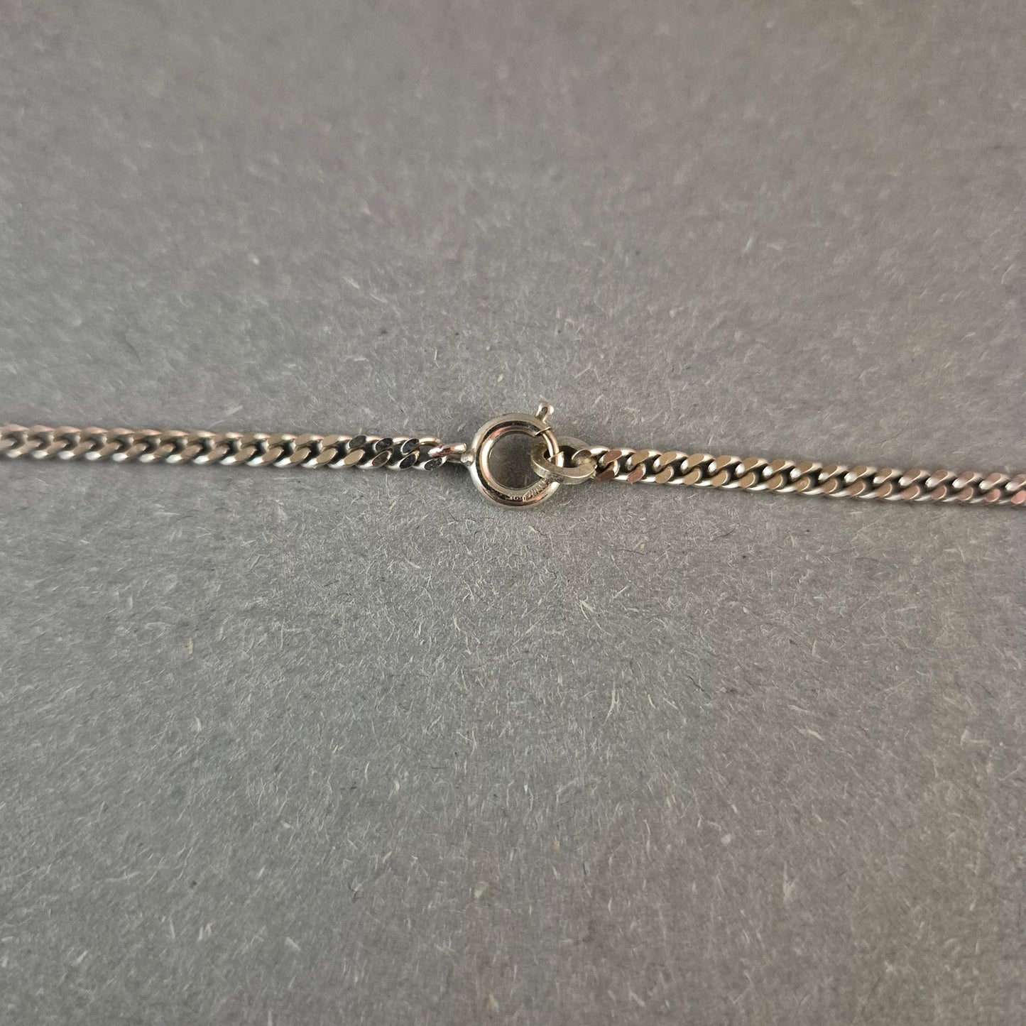 Vintage Silberkette mit Bernstein-Anhänger – Elegante Handwerkskunst